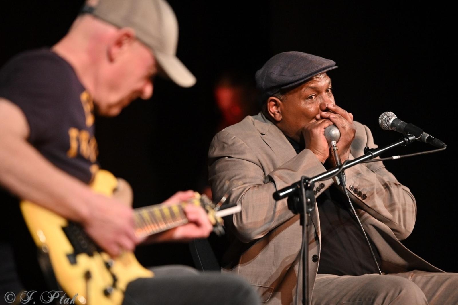Zdjęcie w galerii na portalu naszraciborz.pl: Bluesowe spotkanie w Strzesze. Koncert Keith’a Dunna przyciągnął fanów gatunku [FOTO i WIDEO] wiadomości z regionu