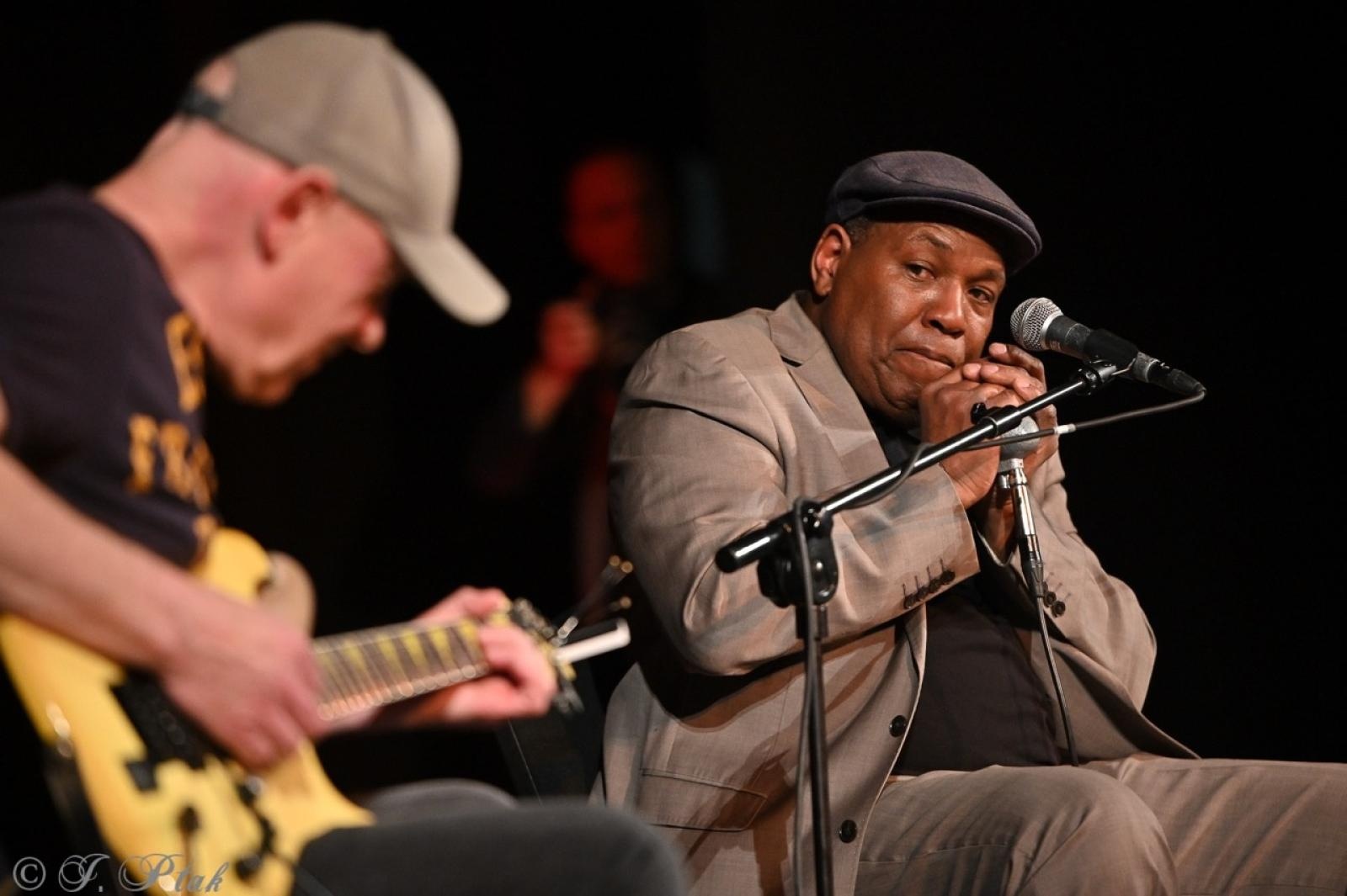 Zdjęcie w galerii na portalu naszraciborz.pl: Bluesowe spotkanie w Strzesze. Koncert Keith’a Dunna przyciągnął fanów gatunku [FOTO i WIDEO] wiadomości z regionu