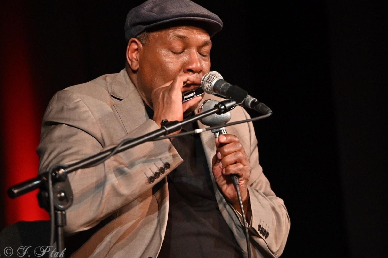 Zdjęcie w galerii na portalu naszraciborz.pl: Bluesowe spotkanie w Strzesze. Koncert Keith’a Dunna przyciągnął fanów gatunku [FOTO i WIDEO] wiadomości z regionu