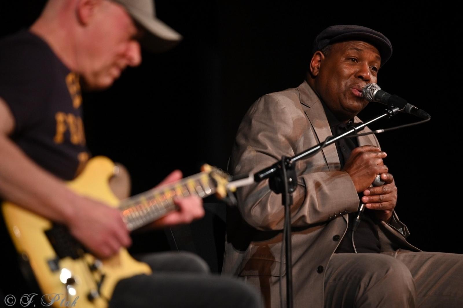 Zdjęcie w galerii na portalu naszraciborz.pl: Bluesowe spotkanie w Strzesze. Koncert Keith’a Dunna przyciągnął fanów gatunku [FOTO i WIDEO] wiadomości z regionu