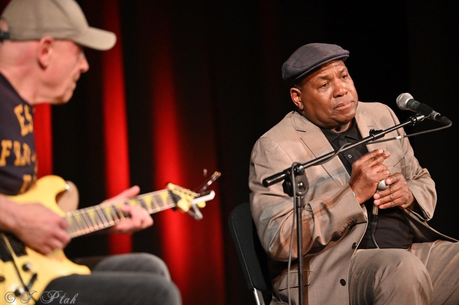 Zdjęcie w galerii na portalu naszraciborz.pl: Bluesowe spotkanie w Strzesze. Koncert Keith’a Dunna przyciągnął fanów gatunku [FOTO i WIDEO] wiadomości z regionu