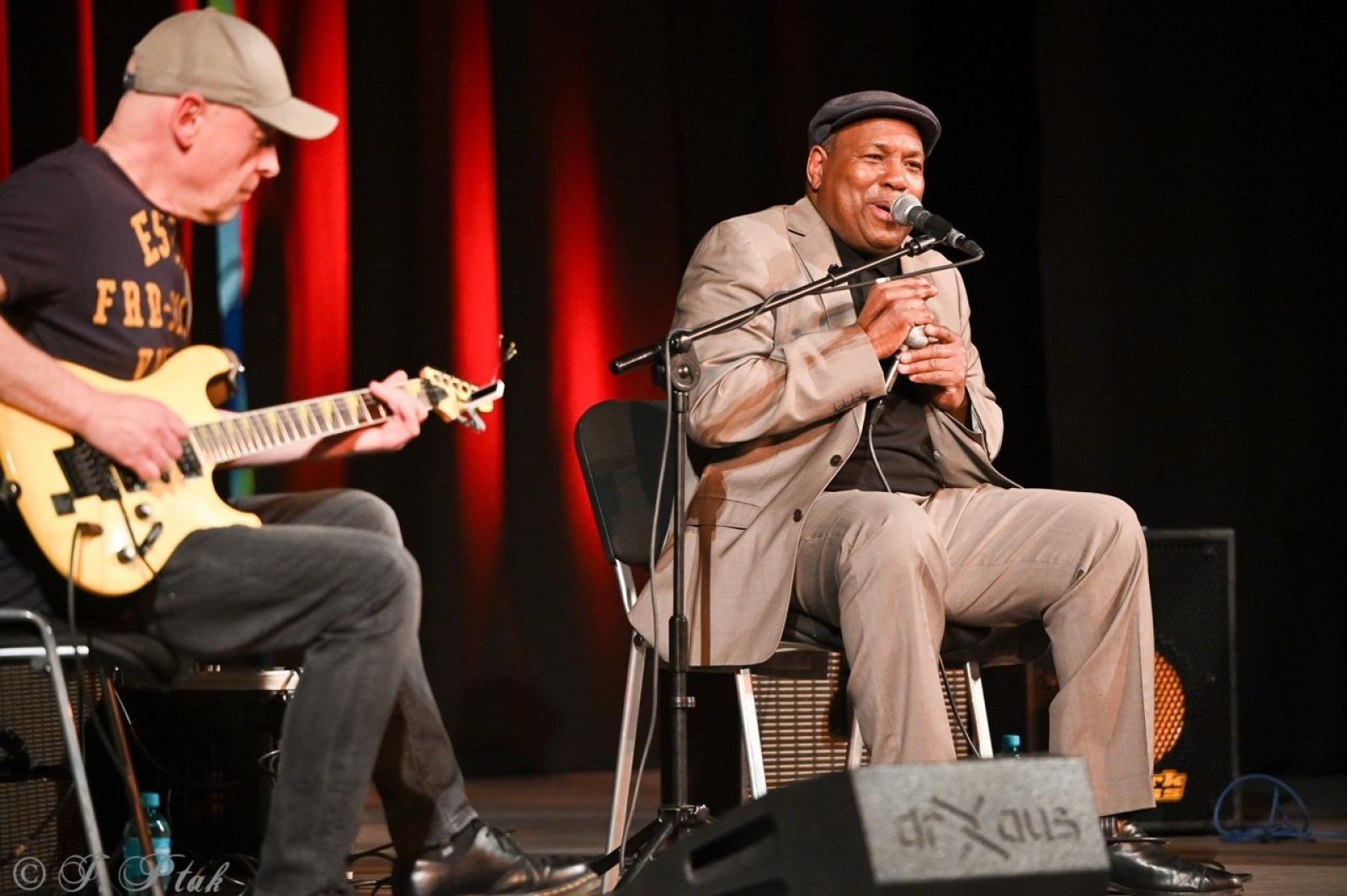 Zdjęcie w galerii na portalu naszraciborz.pl: Bluesowe spotkanie w Strzesze. Koncert Keith’a Dunna przyciągnął fanów gatunku [FOTO i WIDEO] wiadomości z regionu