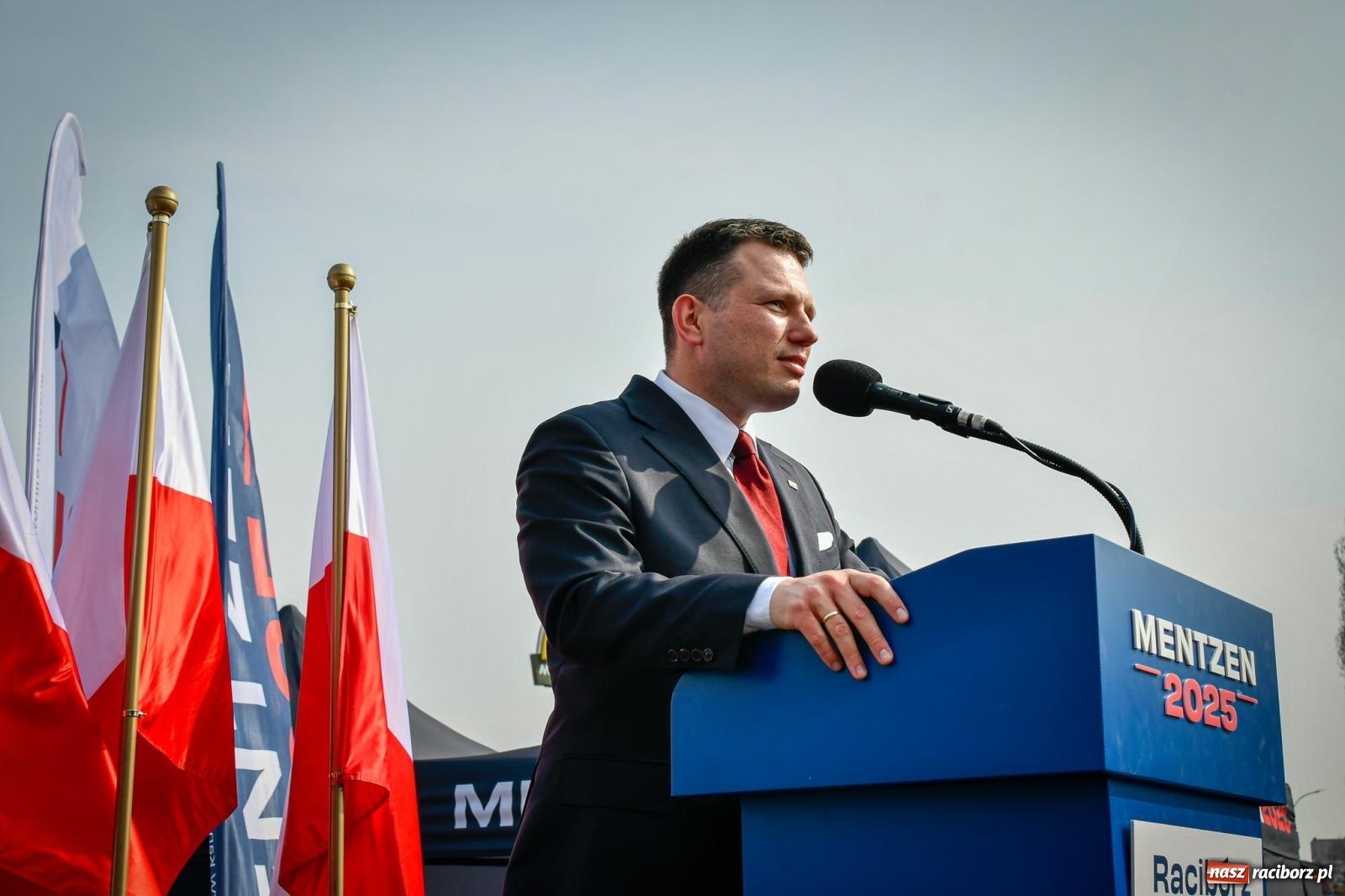 Zdjęcie w galerii na portalu naszraciborz.pl: Cześć, tu Sławomir. Mentzen na wiecu przy Matce Polce w Raciborzu [FOTO i WIDEO] wiadomości z regionu