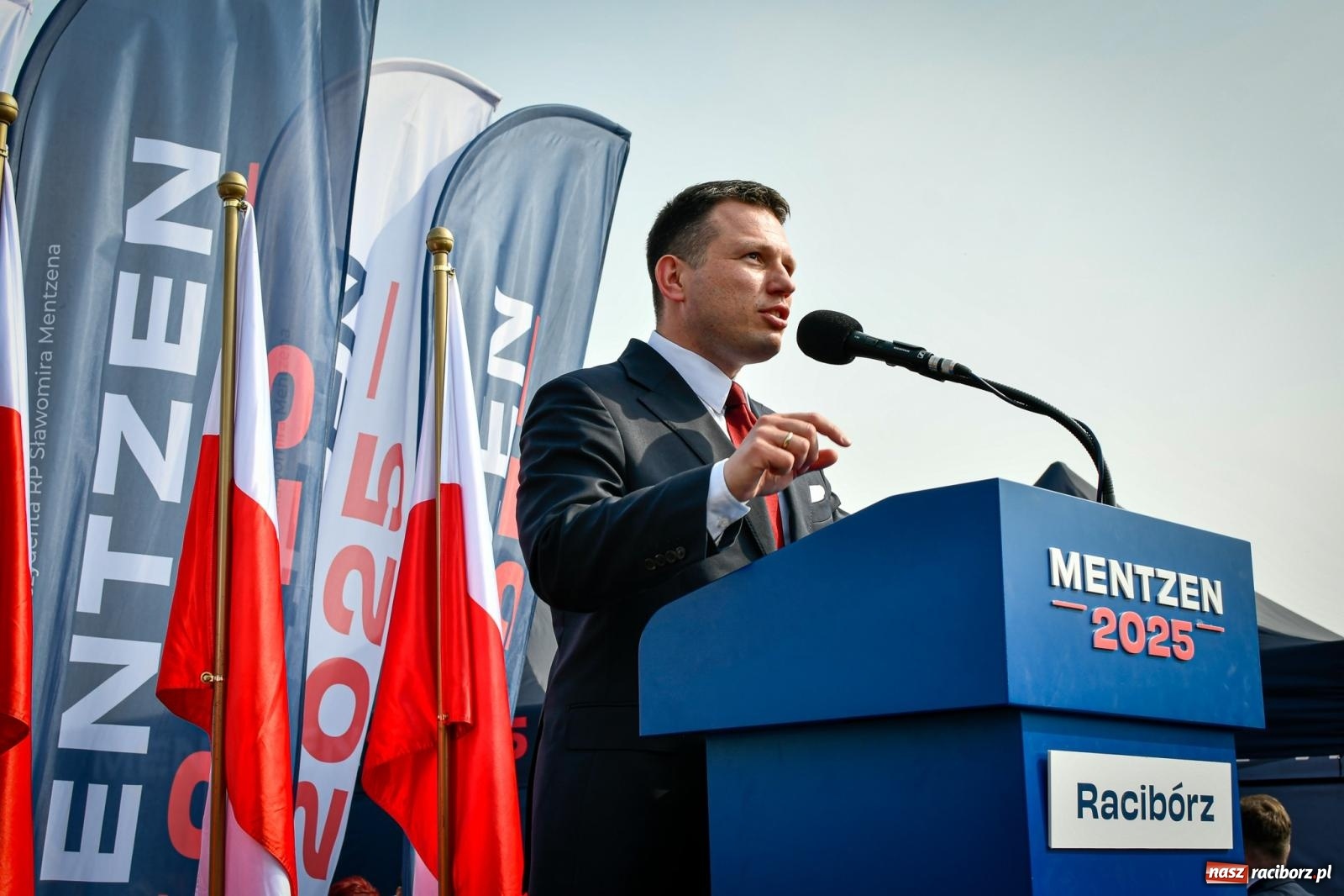 Zdjęcie w galerii na portalu naszraciborz.pl: Cześć, tu Sławomir. Mentzen na wiecu przy Matce Polce w Raciborzu [FOTO i WIDEO] wiadomości z regionu
