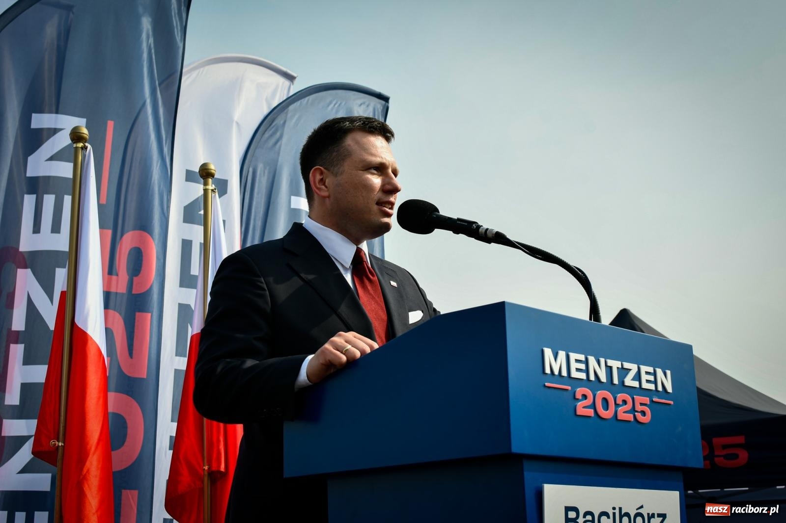 Zdjęcie w galerii na portalu naszraciborz.pl: Cześć, tu Sławomir. Mentzen na wiecu przy Matce Polce w Raciborzu [FOTO i WIDEO] wiadomości z regionu