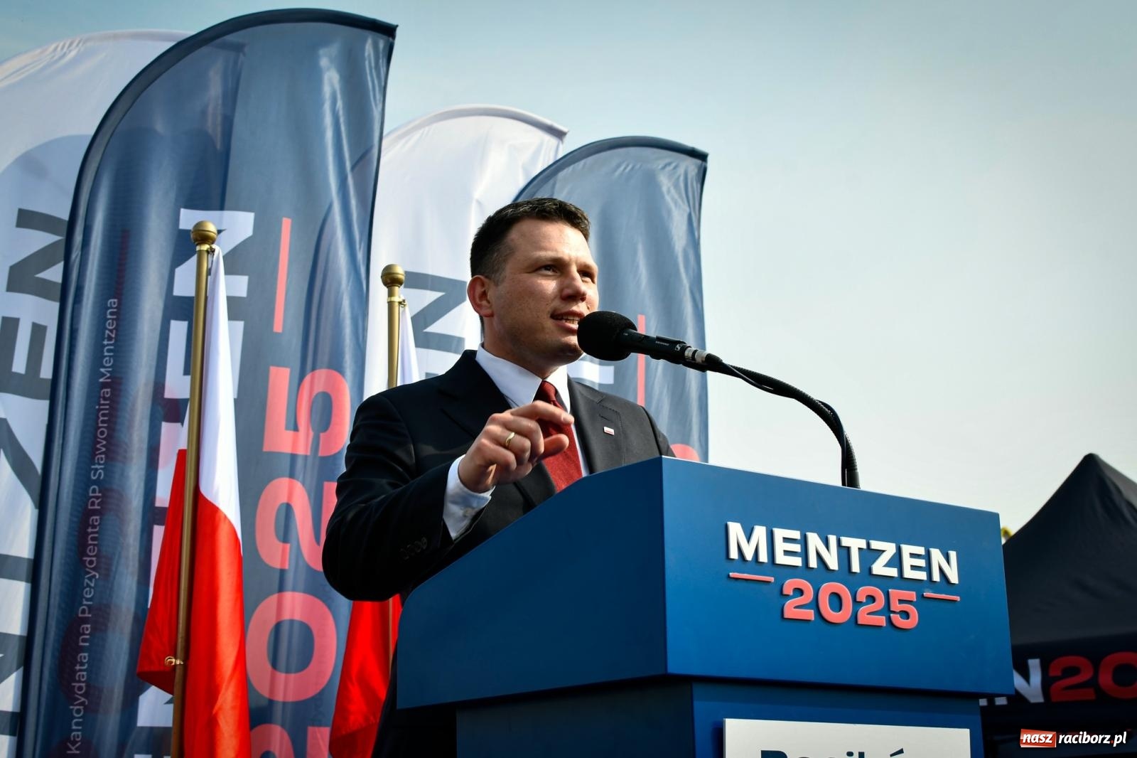 Zdjęcie w galerii na portalu naszraciborz.pl: Cześć, tu Sławomir. Mentzen na wiecu przy Matce Polce w Raciborzu [FOTO i WIDEO] wiadomości z regionu