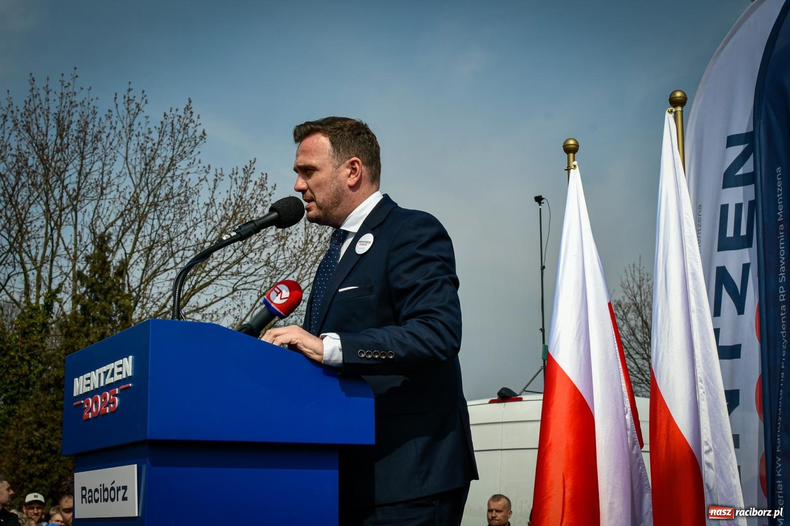 Zdjęcie w galerii na portalu naszraciborz.pl: Cześć, tu Sławomir. Mentzen na wiecu przy Matce Polce w Raciborzu [FOTO i WIDEO] wiadomości z regionu