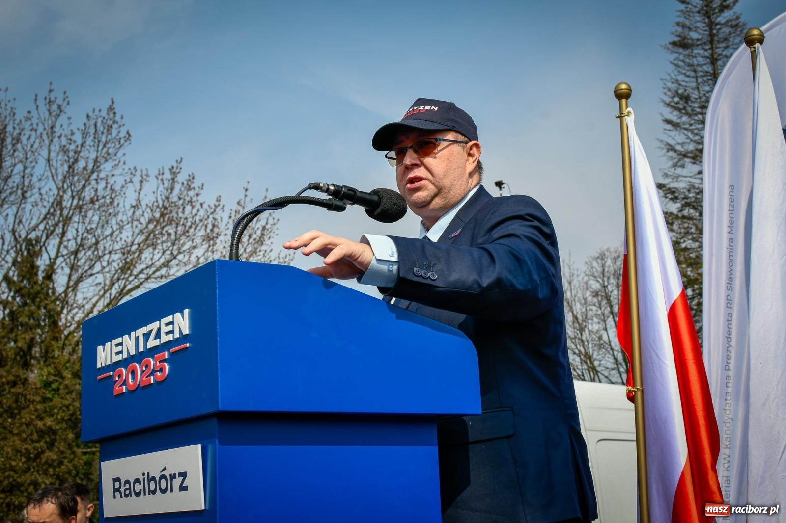 Zdjęcie w galerii na portalu naszraciborz.pl: Cześć, tu Sławomir. Mentzen na wiecu przy Matce Polce w Raciborzu [FOTO i WIDEO] wiadomości z regionu