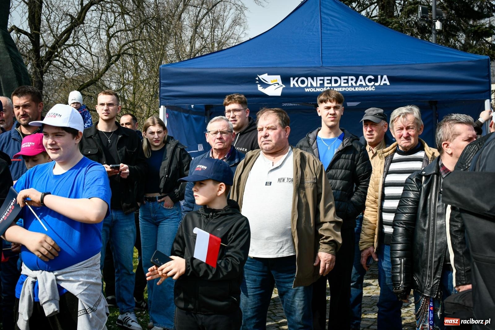 Zdjęcie w galerii na portalu naszraciborz.pl: Cześć, tu Sławomir. Mentzen na wiecu przy Matce Polce w Raciborzu [FOTO i WIDEO] wiadomości z regionu