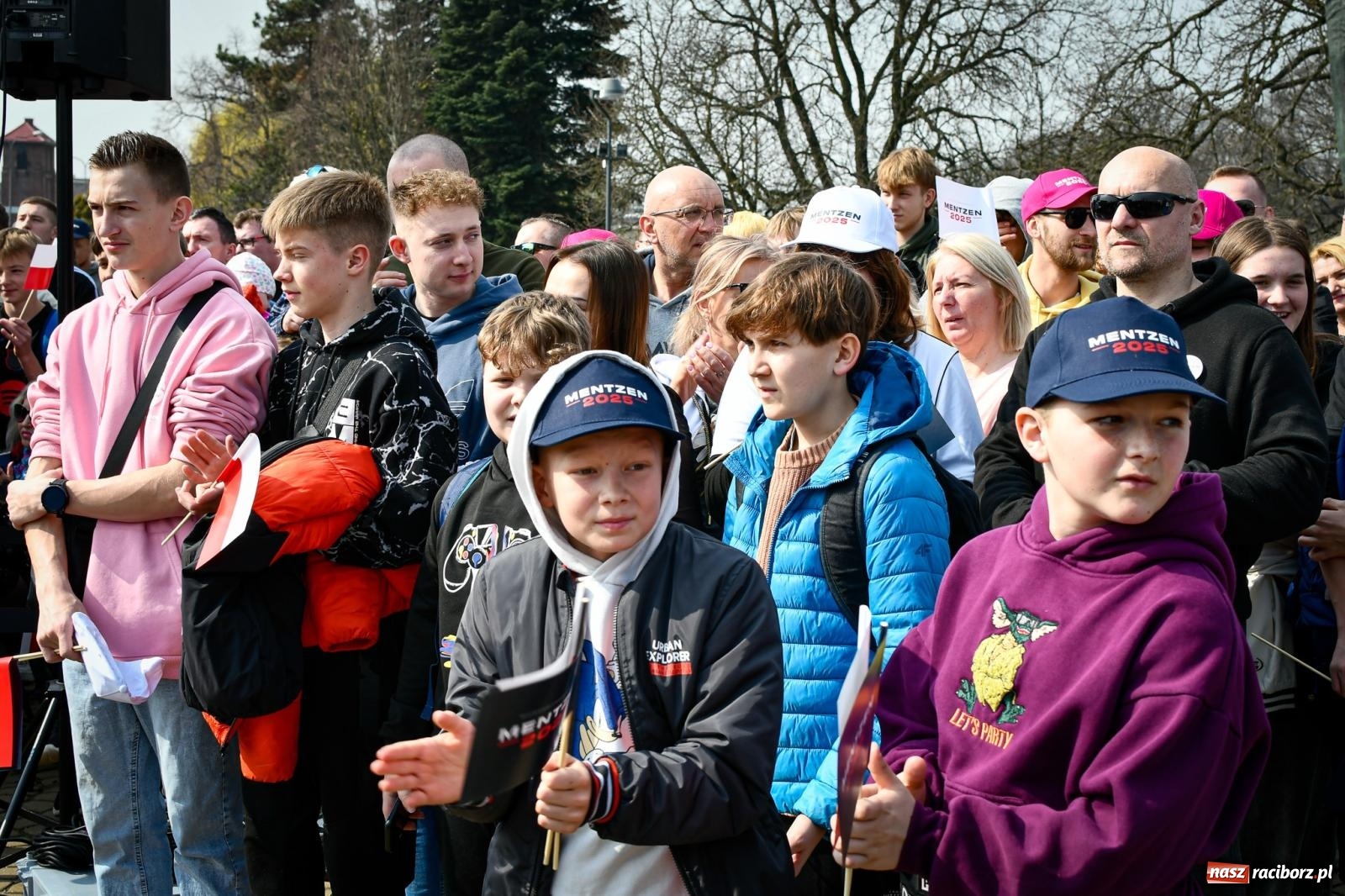 Zdjęcie w galerii na portalu naszraciborz.pl: Cześć, tu Sławomir. Mentzen na wiecu przy Matce Polce w Raciborzu [FOTO i WIDEO] wiadomości z regionu