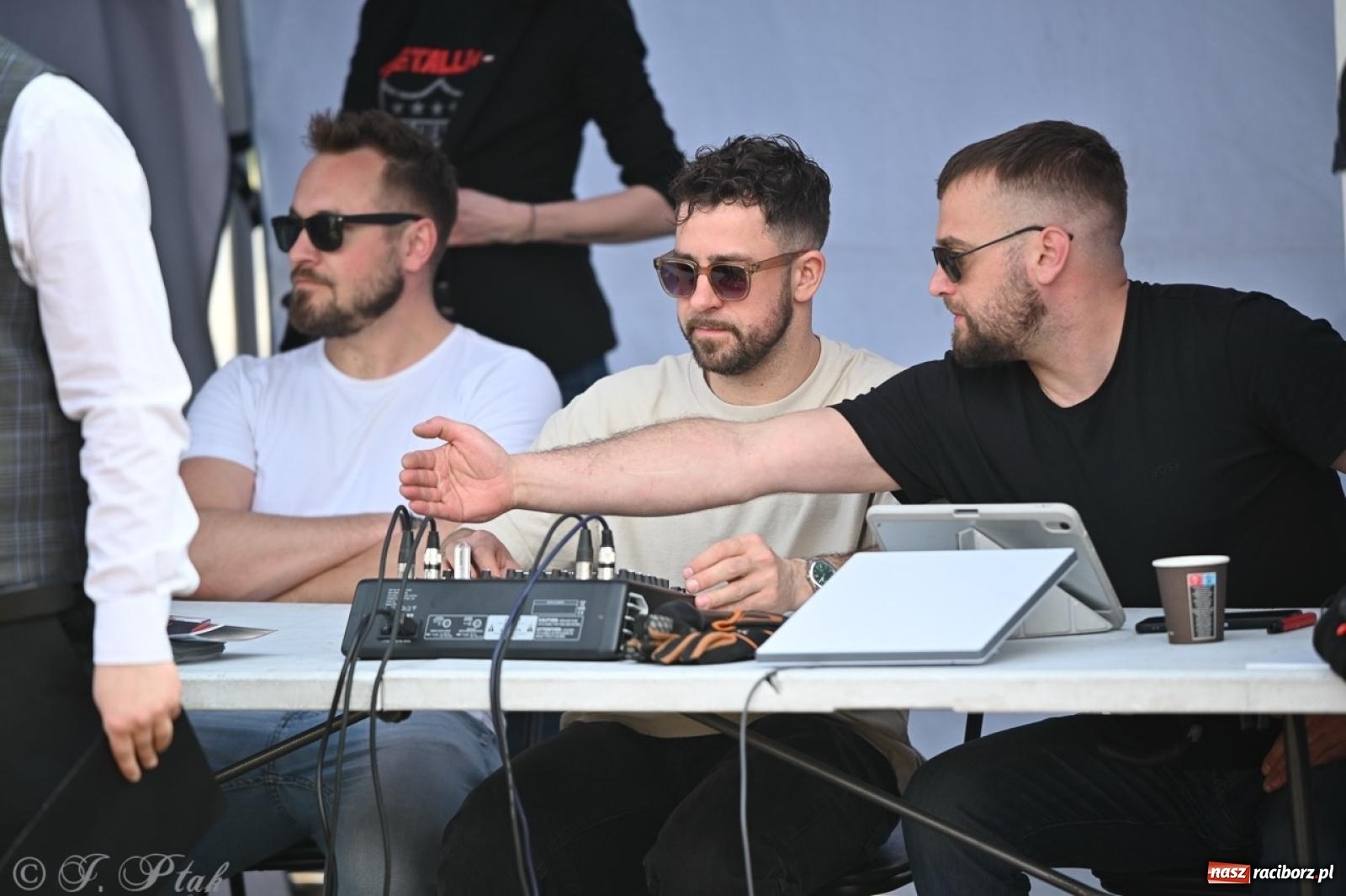 Zdjęcie w galerii na portalu naszraciborz.pl: Cześć, tu Sławomir. Mentzen na wiecu przy Matce Polce w Raciborzu [FOTO i WIDEO] wiadomości z regionu