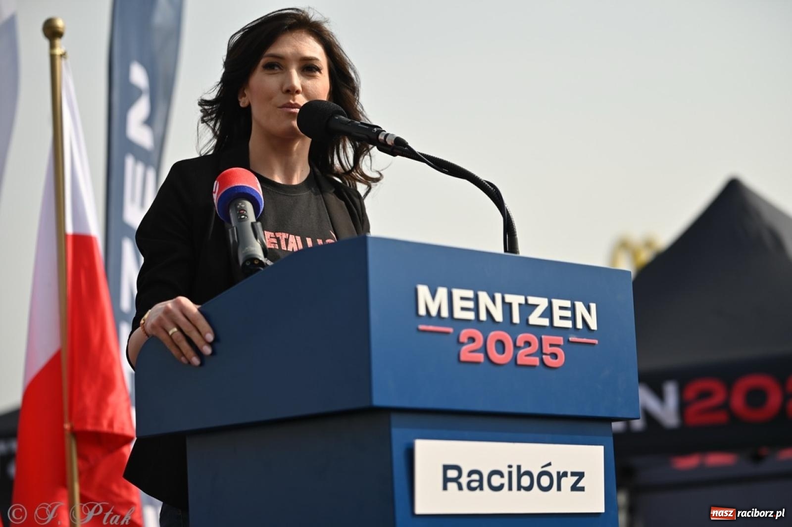 Zdjęcie w galerii na portalu naszraciborz.pl: Cześć, tu Sławomir. Mentzen na wiecu przy Matce Polce w Raciborzu [FOTO i WIDEO] wiadomości z regionu