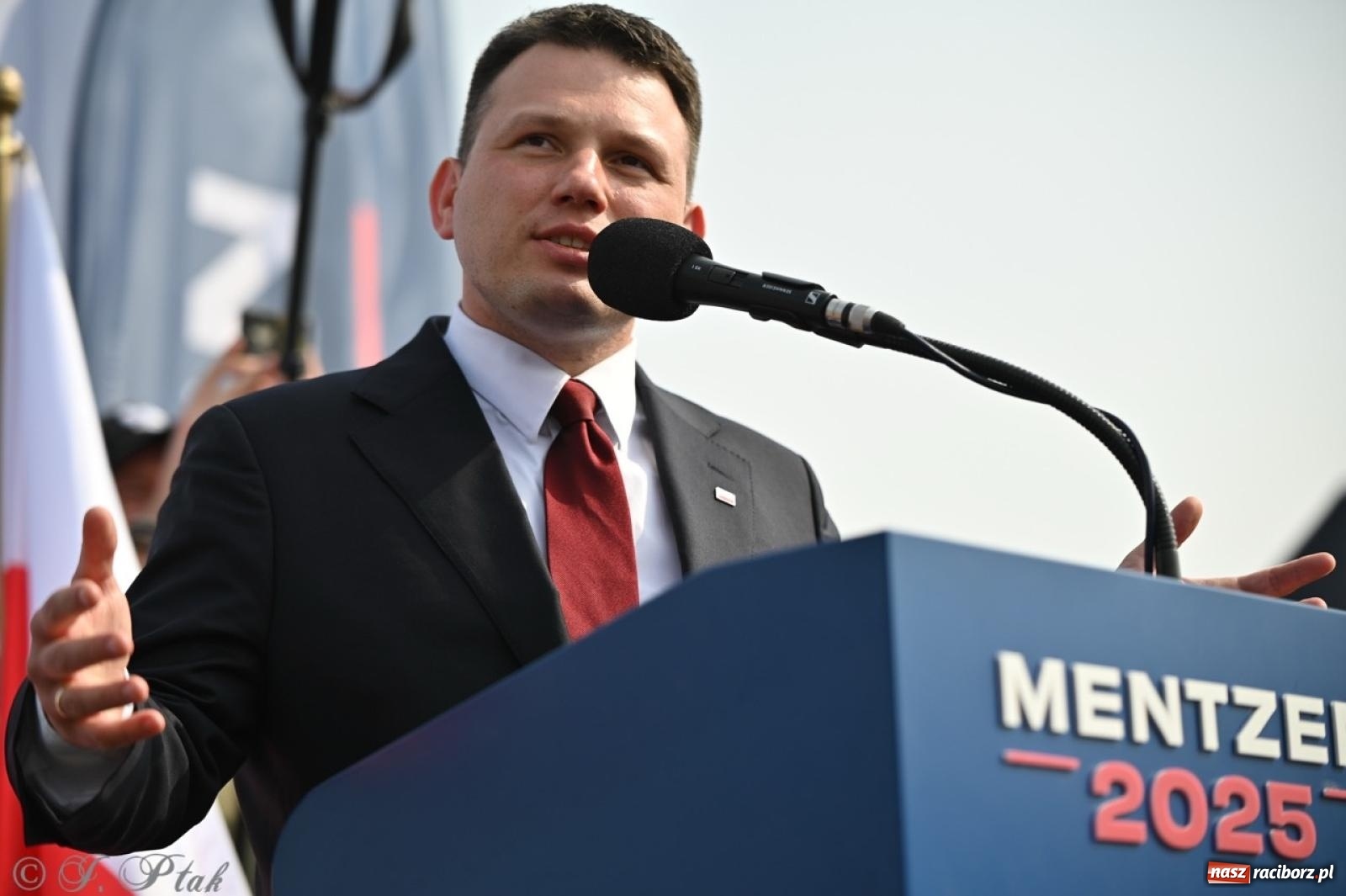 Zdjęcie w galerii na portalu naszraciborz.pl: Cześć, tu Sławomir. Mentzen na wiecu przy Matce Polce w Raciborzu [FOTO i WIDEO] wiadomości z regionu