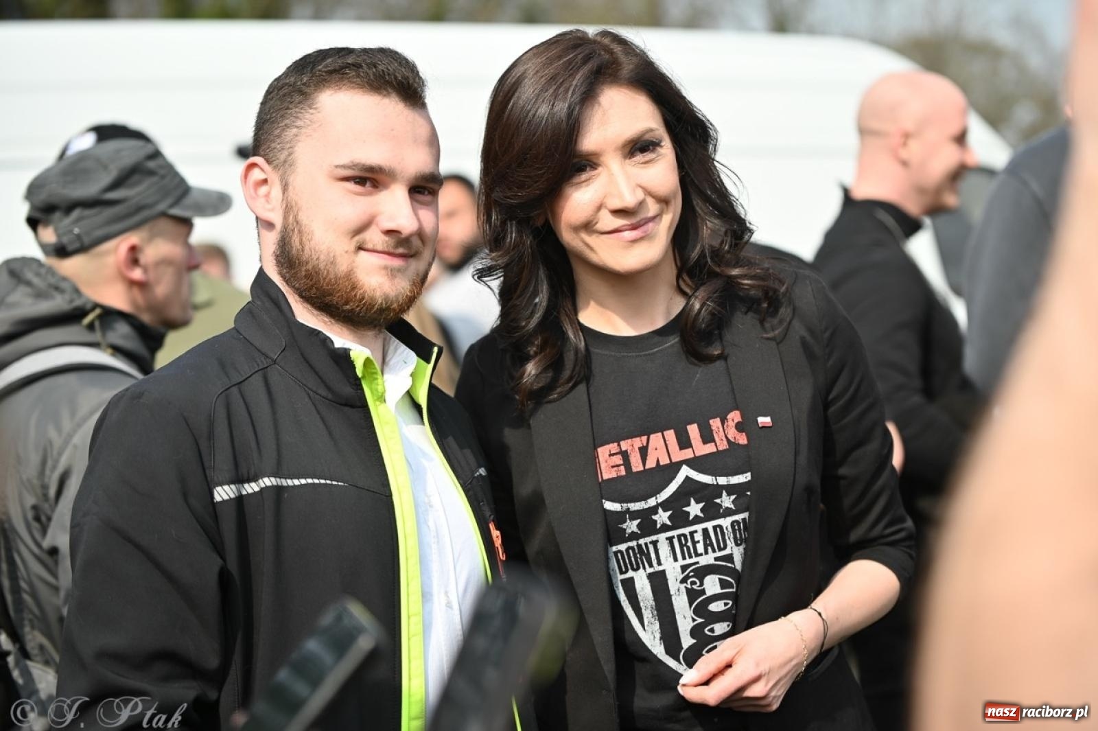 Zdjęcie w galerii na portalu naszraciborz.pl: Cześć, tu Sławomir. Mentzen na wiecu przy Matce Polce w Raciborzu [FOTO i WIDEO] wiadomości z regionu