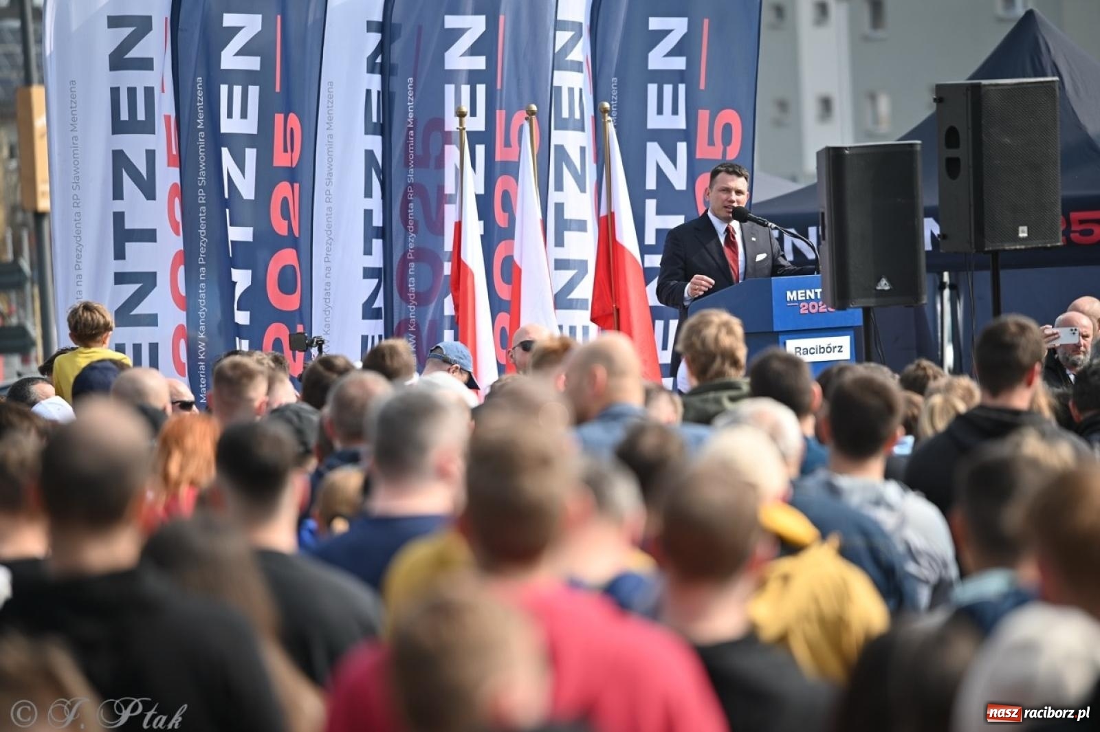 Zdjęcie w galerii na portalu naszraciborz.pl: Cześć, tu Sławomir. Mentzen na wiecu przy Matce Polce w Raciborzu [FOTO i WIDEO] wiadomości z regionu