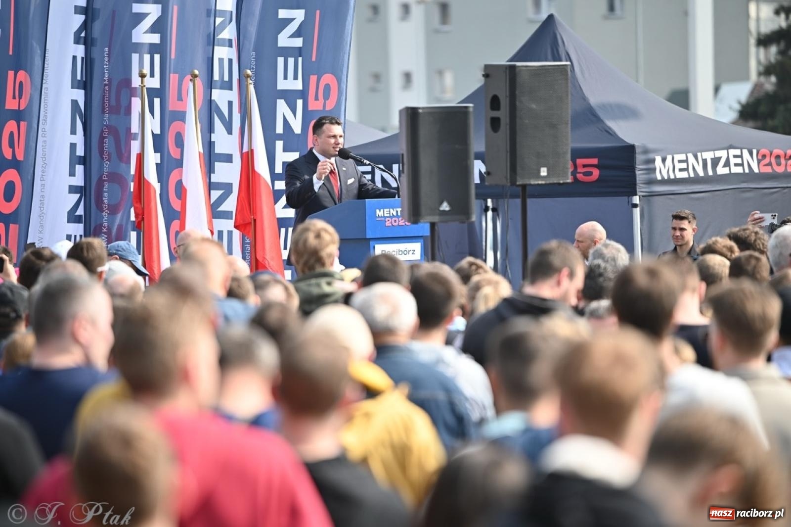 Zdjęcie w galerii na portalu naszraciborz.pl: Cześć, tu Sławomir. Mentzen na wiecu przy Matce Polce w Raciborzu [FOTO i WIDEO] wiadomości z regionu