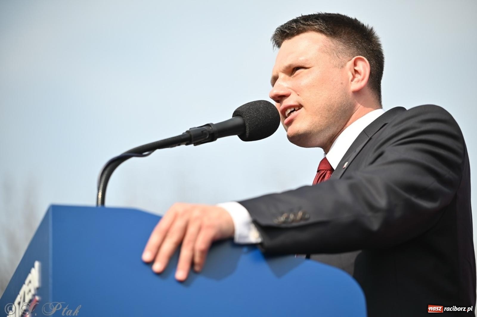 Zdjęcie w galerii na portalu naszraciborz.pl: Cześć, tu Sławomir. Mentzen na wiecu przy Matce Polce w Raciborzu [FOTO i WIDEO] wiadomości z regionu