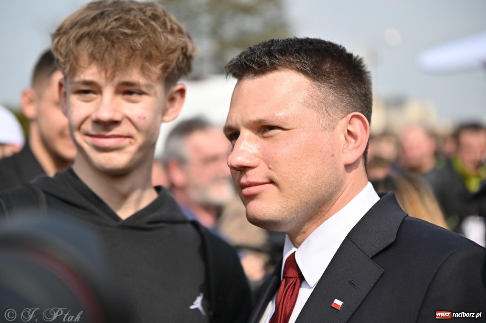 Zdjęcie w galerii na portalu naszraciborz.pl: Cześć, tu Sławomir. Mentzen na wiecu przy Matce Polce w Raciborzu [FOTO i WIDEO] wiadomości z regionu