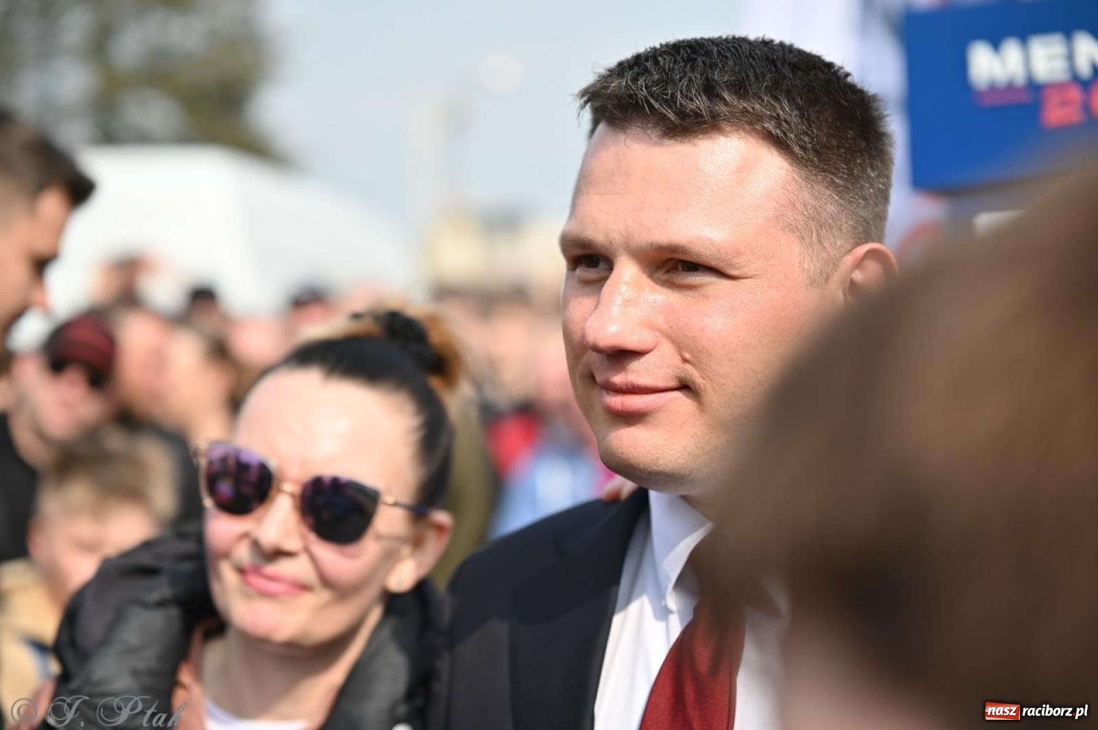 Zdjęcie w galerii na portalu naszraciborz.pl: Cześć, tu Sławomir. Mentzen na wiecu przy Matce Polce w Raciborzu [FOTO i WIDEO] wiadomości z regionu