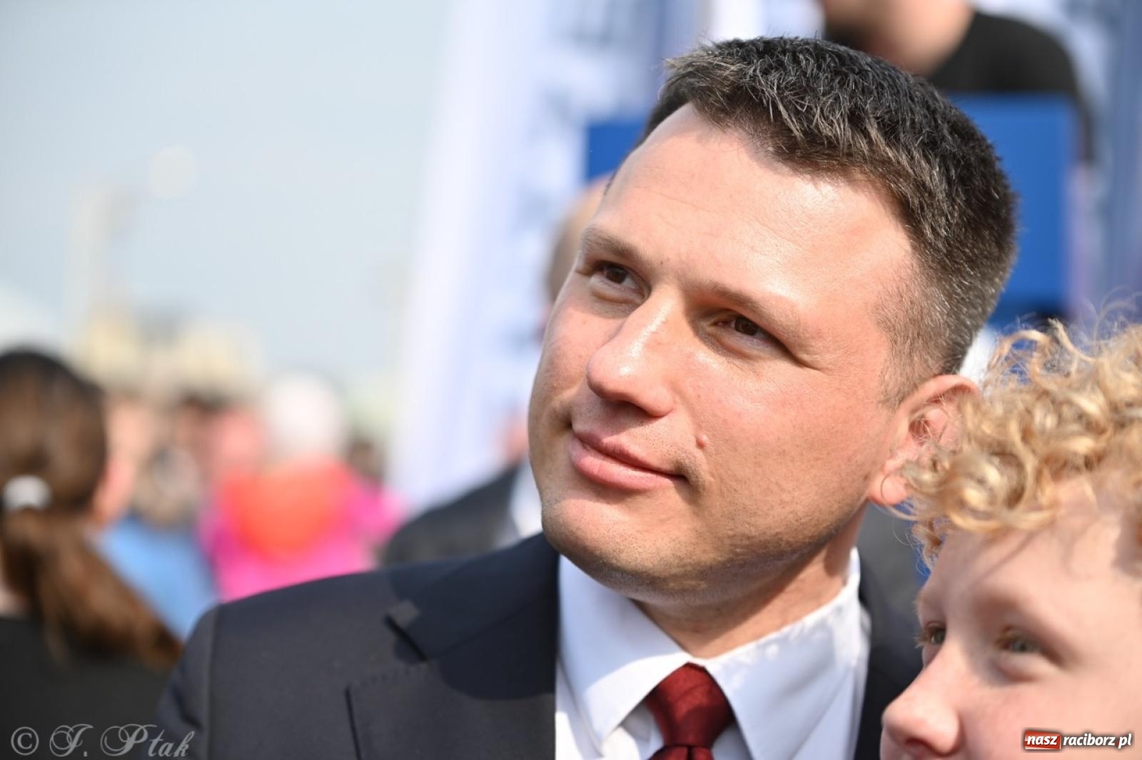 Zdjęcie w galerii na portalu naszraciborz.pl: Cześć, tu Sławomir. Mentzen na wiecu przy Matce Polce w Raciborzu [FOTO i WIDEO] wiadomości z regionu