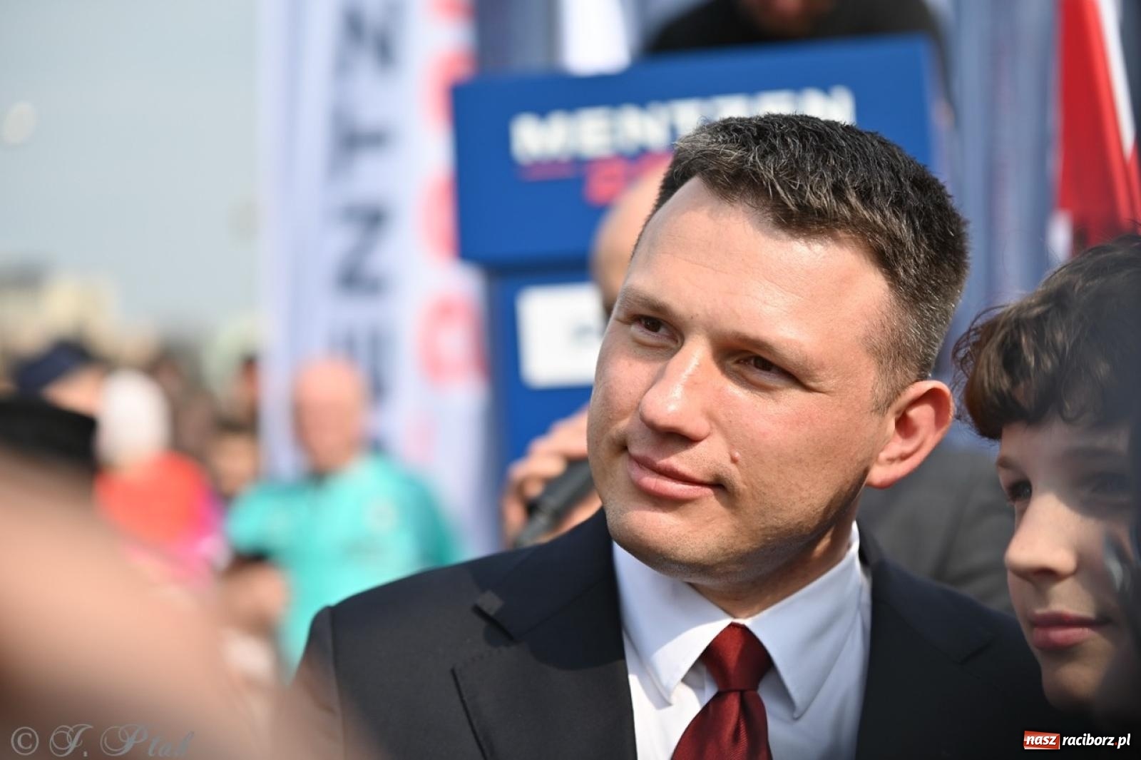 Zdjęcie w galerii na portalu naszraciborz.pl: Cześć, tu Sławomir. Mentzen na wiecu przy Matce Polce w Raciborzu [FOTO i WIDEO] wiadomości z regionu