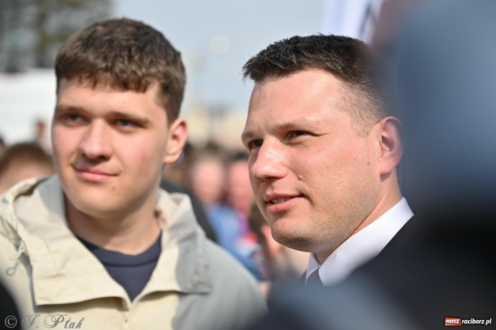 Zdjęcie w galerii na portalu naszraciborz.pl: Cześć, tu Sławomir. Mentzen na wiecu przy Matce Polce w Raciborzu [FOTO i WIDEO] wiadomości z regionu