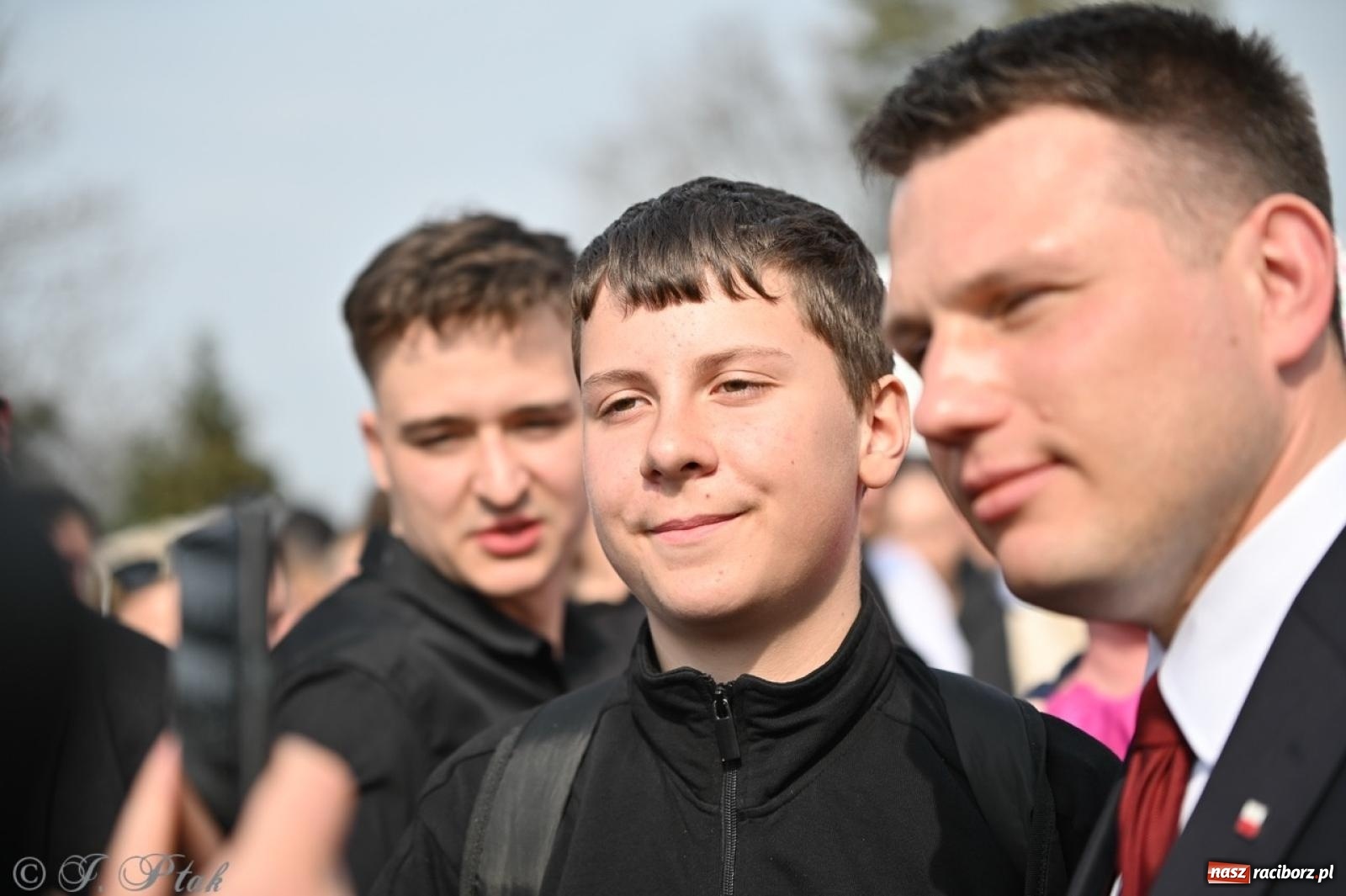 Zdjęcie w galerii na portalu naszraciborz.pl: Cześć, tu Sławomir. Mentzen na wiecu przy Matce Polce w Raciborzu [FOTO i WIDEO] wiadomości z regionu