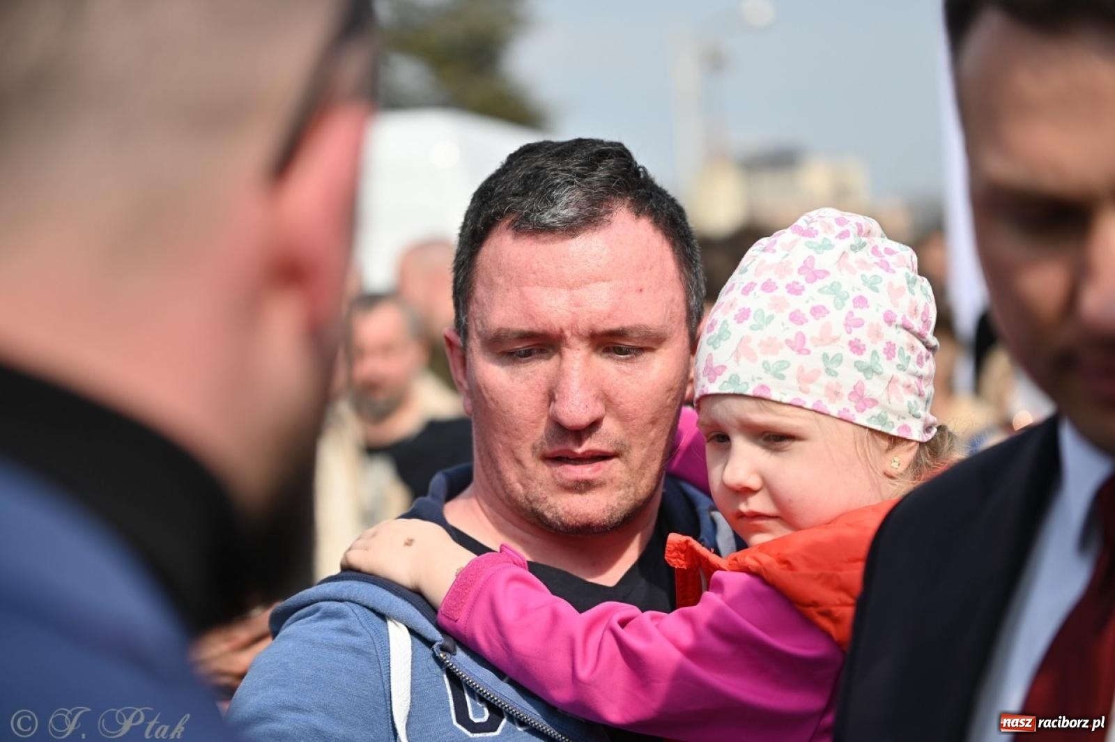 Zdjęcie w galerii na portalu naszraciborz.pl: Cześć, tu Sławomir. Mentzen na wiecu przy Matce Polce w Raciborzu [FOTO i WIDEO] wiadomości z regionu
