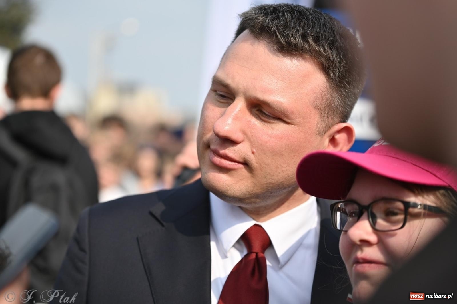 Zdjęcie w galerii na portalu naszraciborz.pl: Cześć, tu Sławomir. Mentzen na wiecu przy Matce Polce w Raciborzu [FOTO i WIDEO] wiadomości z regionu