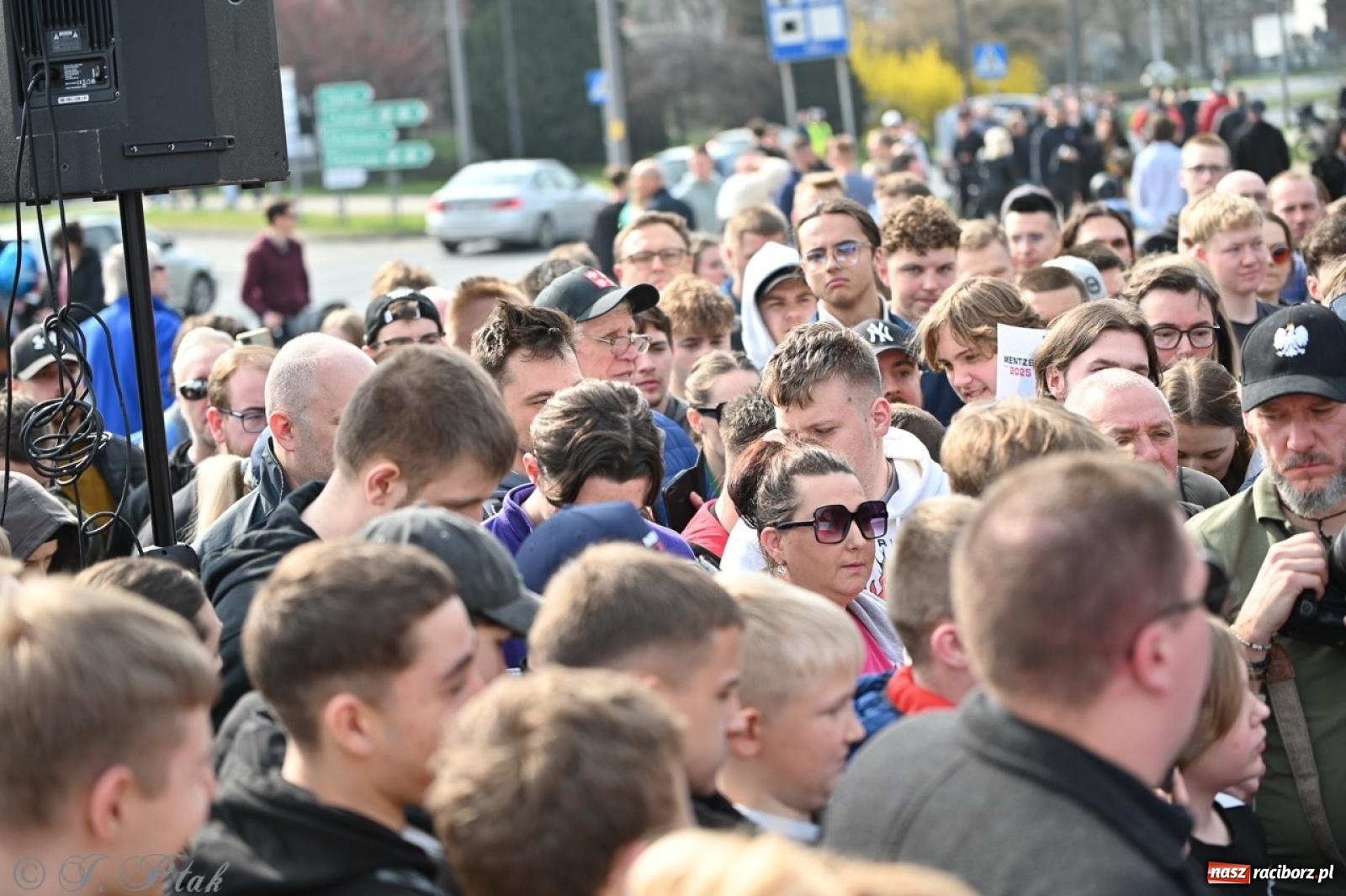 Zdjęcie w galerii na portalu naszraciborz.pl: Cześć, tu Sławomir. Mentzen na wiecu przy Matce Polce w Raciborzu [FOTO i WIDEO] wiadomości z regionu