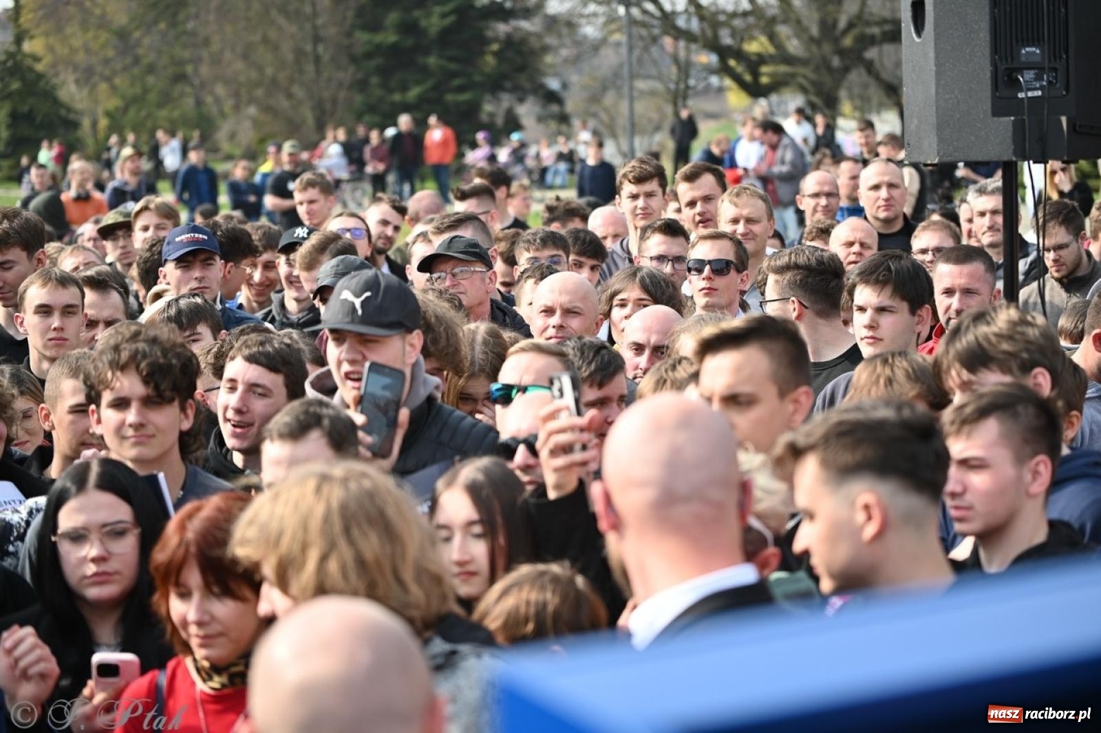Zdjęcie w galerii na portalu naszraciborz.pl: Cześć, tu Sławomir. Mentzen na wiecu przy Matce Polce w Raciborzu [FOTO i WIDEO] wiadomości z regionu