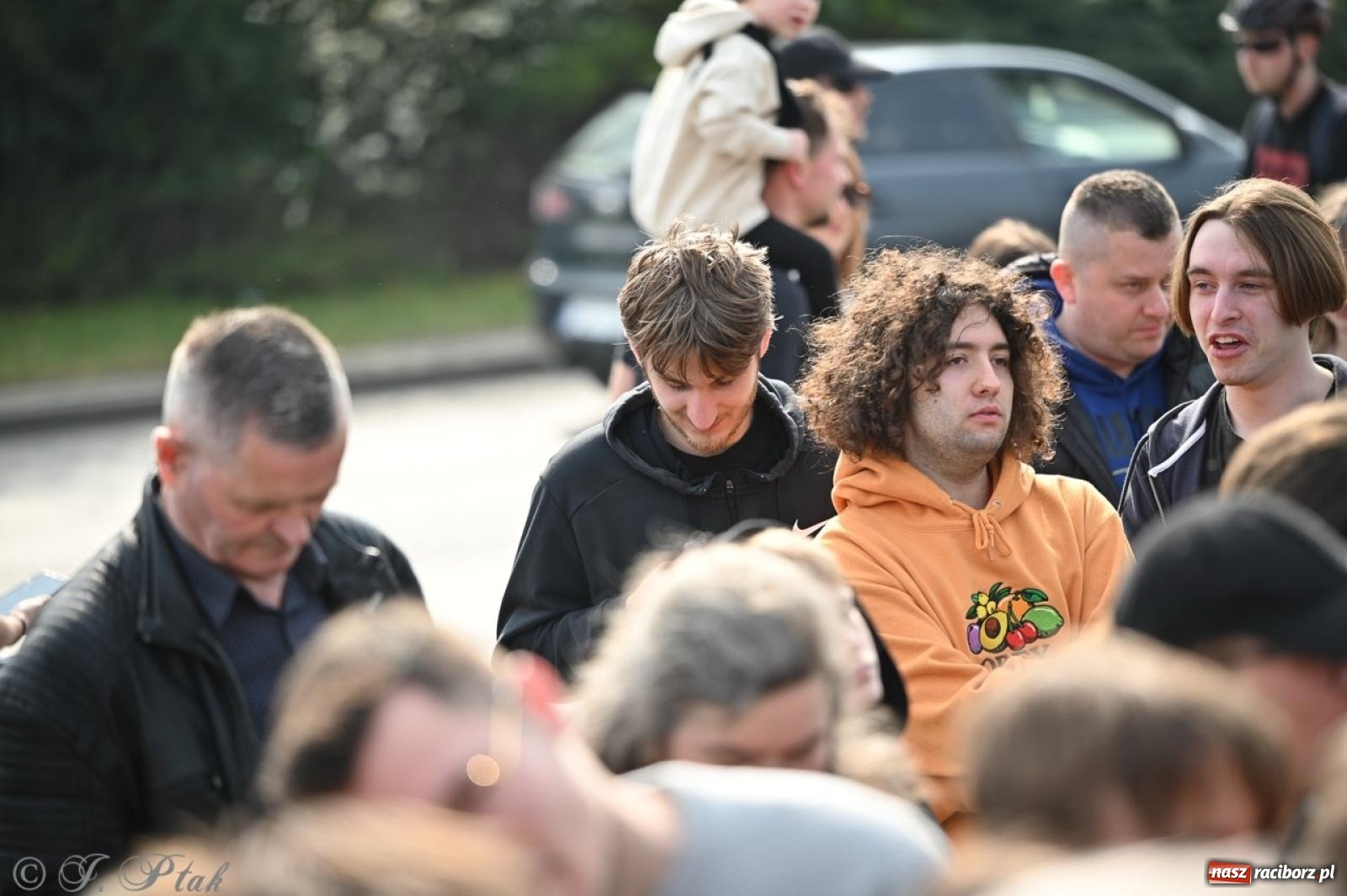 Zdjęcie w galerii na portalu naszraciborz.pl: Cześć, tu Sławomir. Mentzen na wiecu przy Matce Polce w Raciborzu [FOTO i WIDEO] wiadomości z regionu