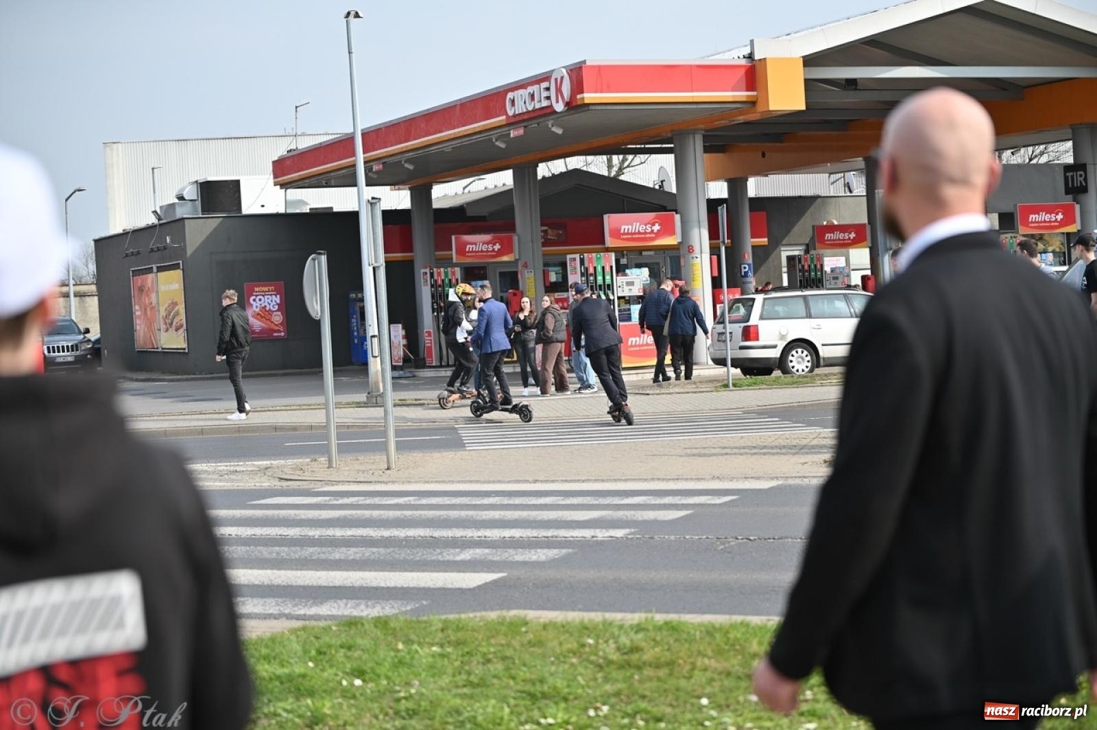 Zdjęcie w galerii na portalu naszraciborz.pl: Cześć, tu Sławomir. Mentzen na wiecu przy Matce Polce w Raciborzu [FOTO i WIDEO] wiadomości z regionu