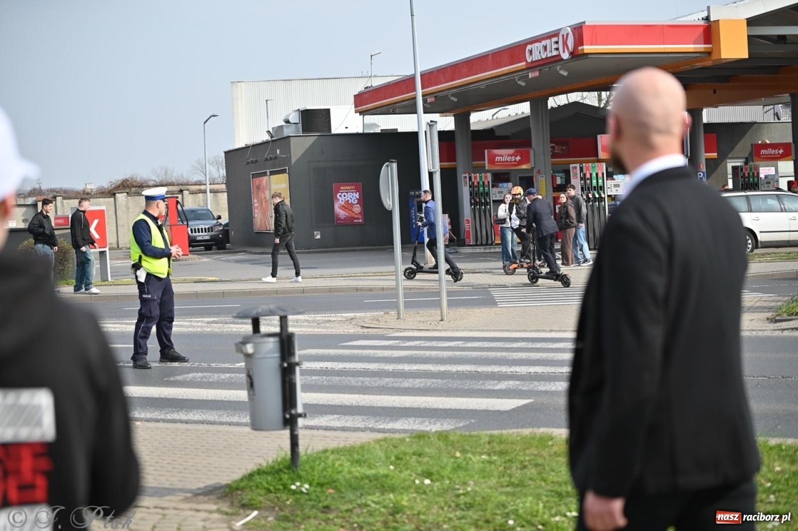 Zdjęcie w galerii na portalu naszraciborz.pl: Cześć, tu Sławomir. Mentzen na wiecu przy Matce Polce w Raciborzu [FOTO i WIDEO] wiadomości z regionu