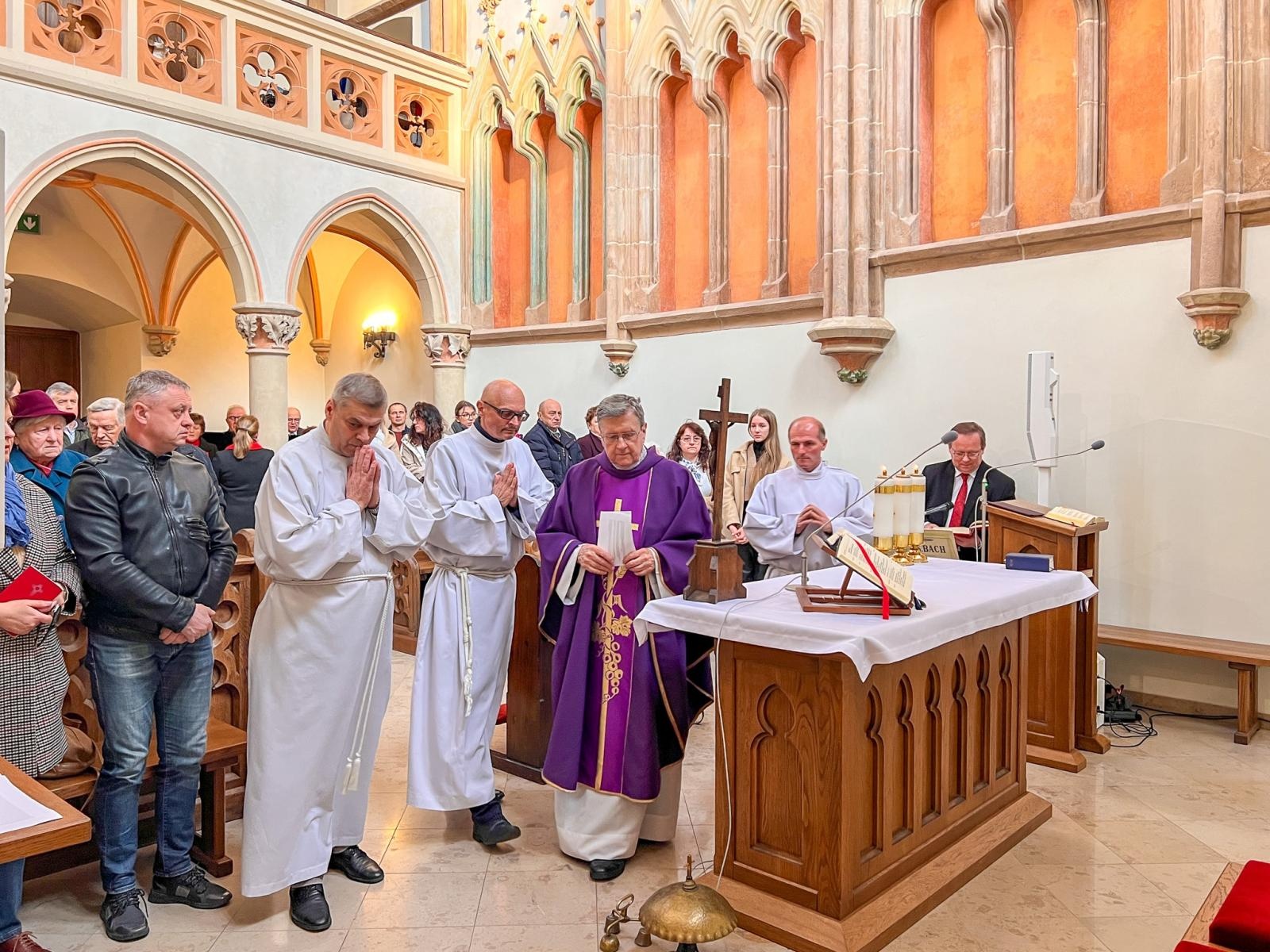 Zdjęcie w galerii na portalu naszraciborz.pl: Msza w intencji mniejszości niemieckiej w kaplicy zamkowej [FOTO i WIDEO] wiadomości z regionu