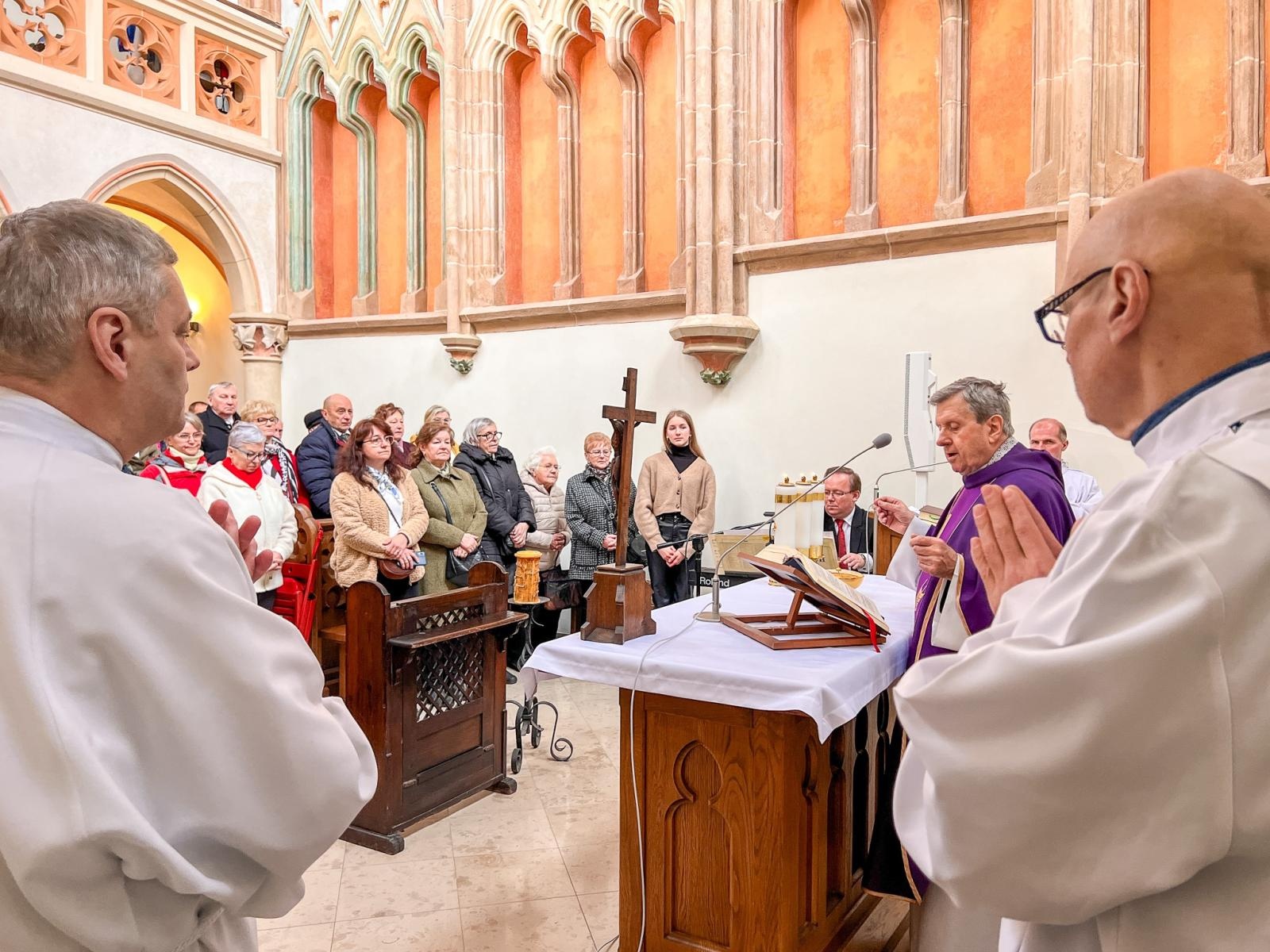 Zdjęcie w galerii na portalu naszraciborz.pl: Msza w intencji mniejszości niemieckiej w kaplicy zamkowej [FOTO i WIDEO] wiadomości z regionu