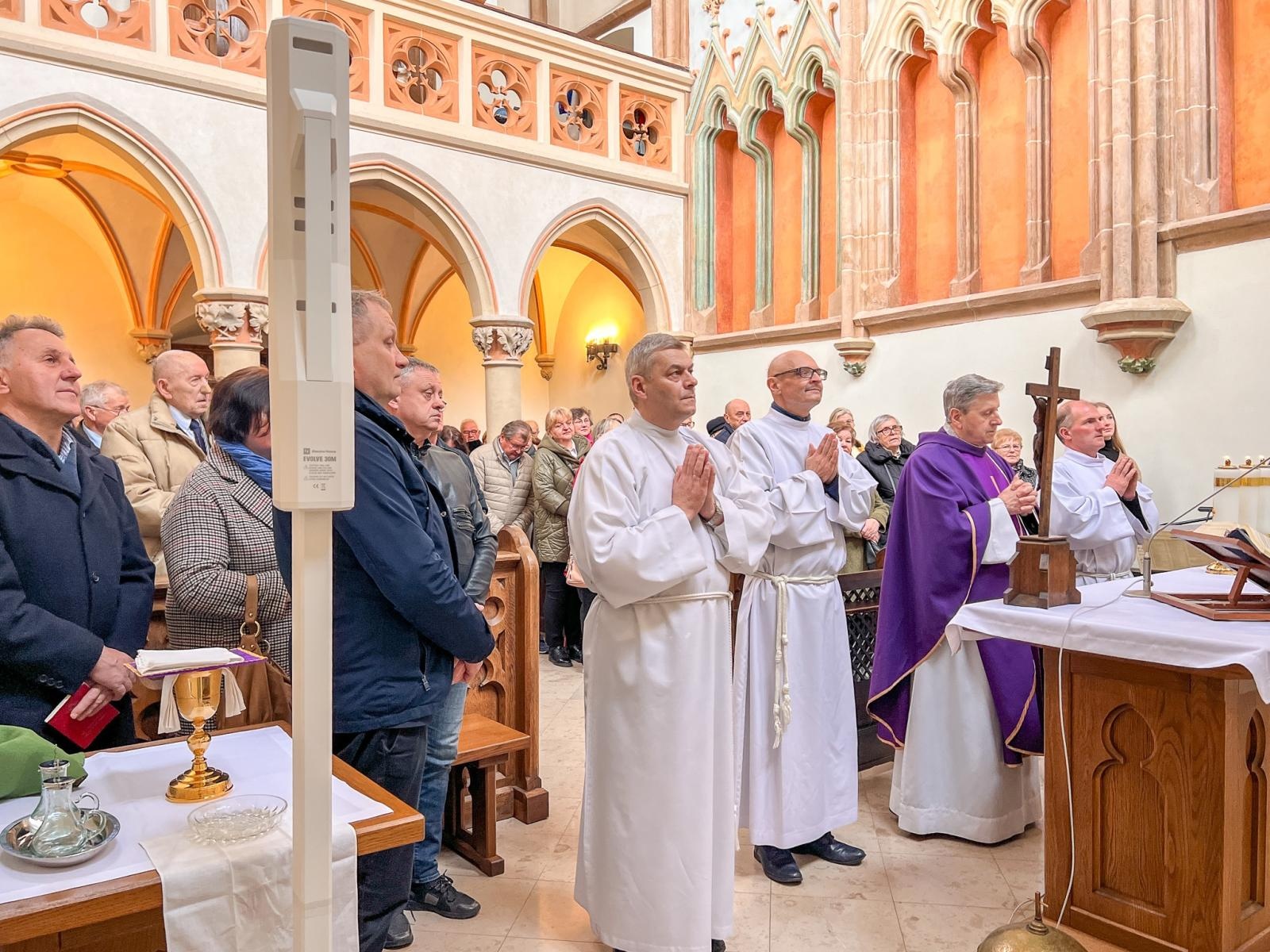 Zdjęcie w galerii na portalu naszraciborz.pl: Msza w intencji mniejszości niemieckiej w kaplicy zamkowej [FOTO i WIDEO] wiadomości z regionu