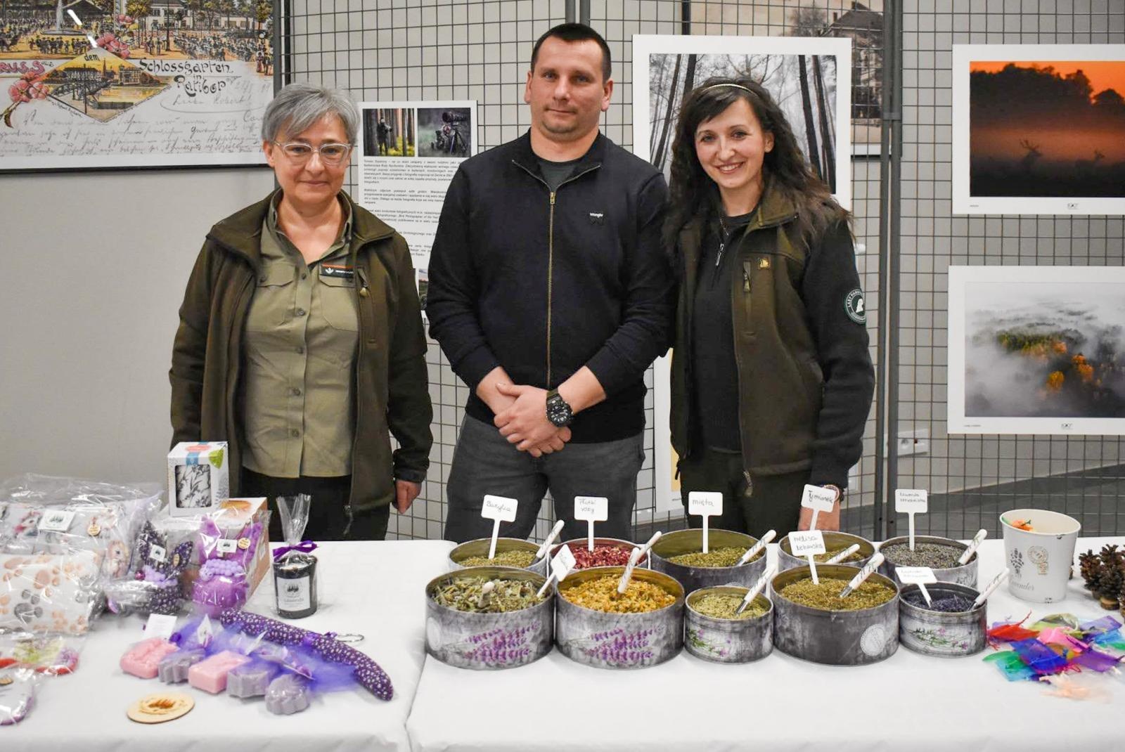 Zdjęcie w galerii na portalu naszraciborz.pl: Zapachy lasu i militaria na Zamku Piastowskim. Zamkowa niedziela z przyrodą i historią wiadomości z regionu