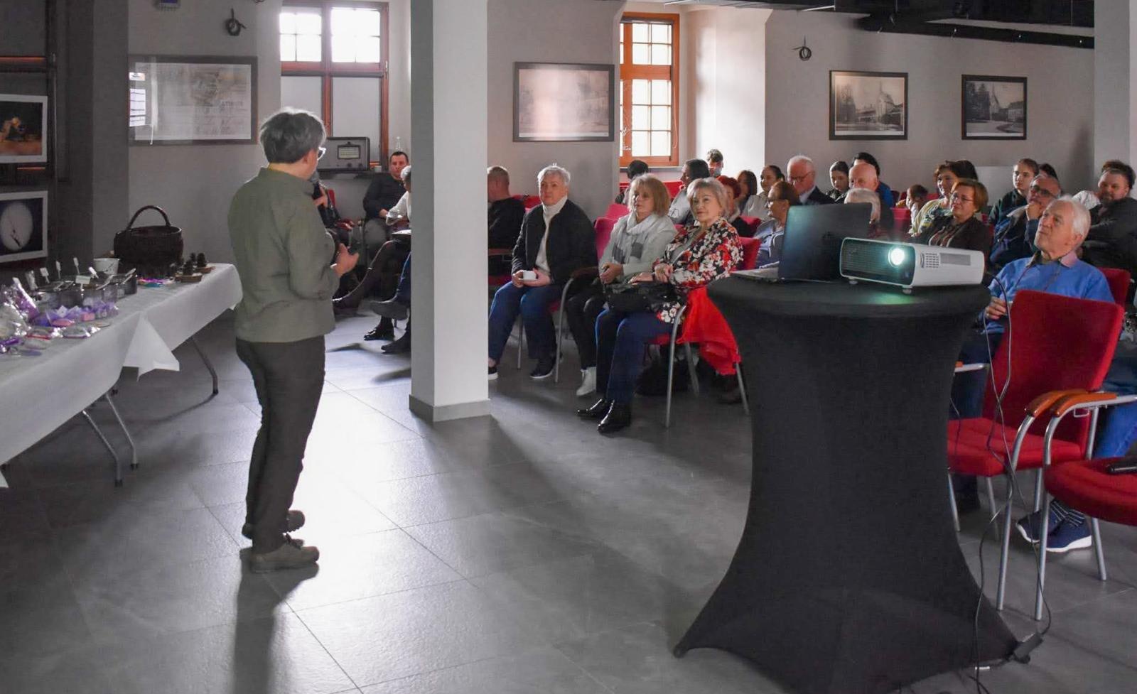 Zdjęcie w galerii na portalu naszraciborz.pl: Zapachy lasu i militaria na Zamku Piastowskim. Zamkowa niedziela z przyrodą i historią wiadomości z regionu