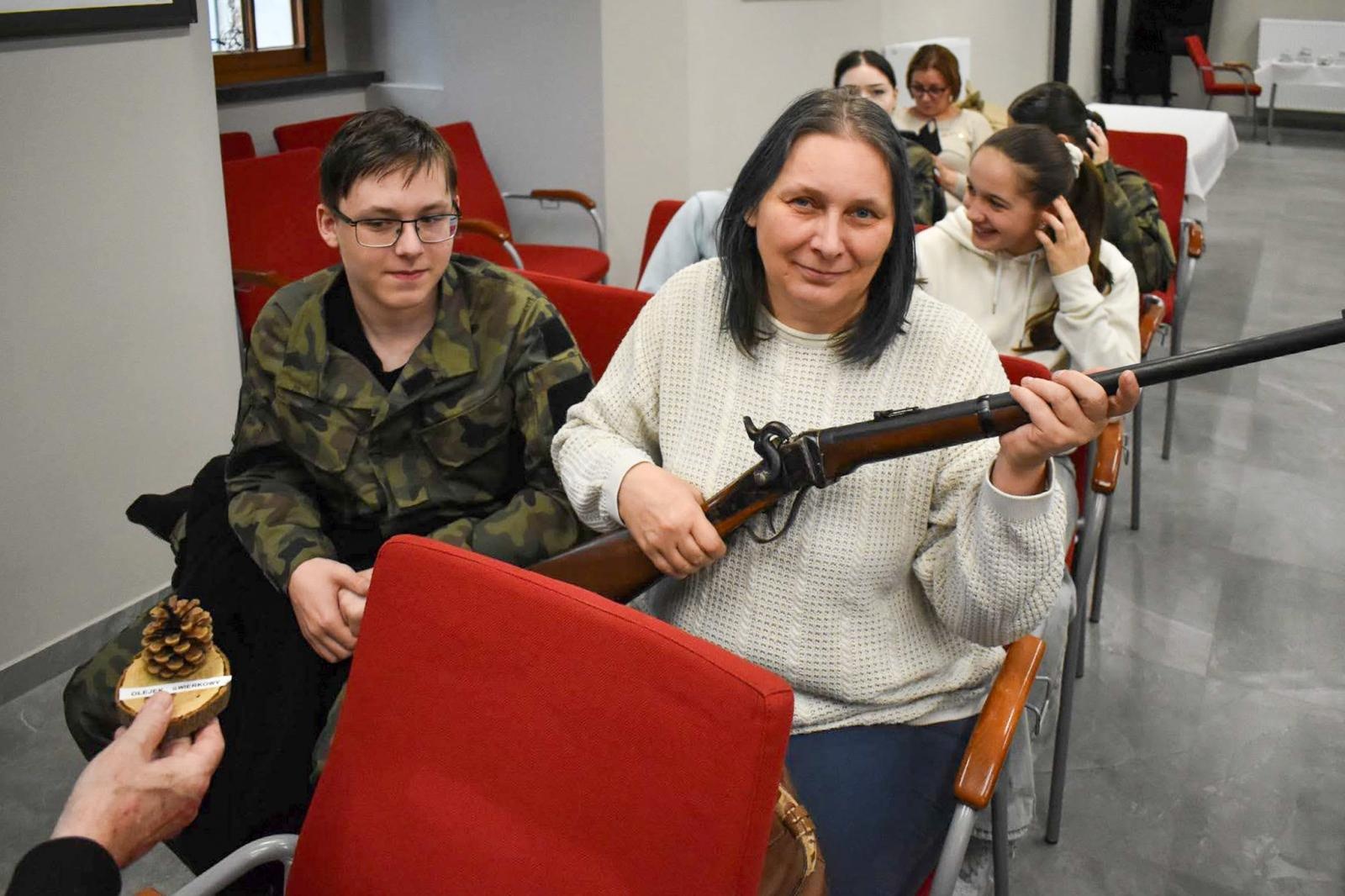 Zdjęcie w galerii na portalu naszraciborz.pl: Zapachy lasu i militaria na Zamku Piastowskim. Zamkowa niedziela z przyrodą i historią wiadomości z regionu
