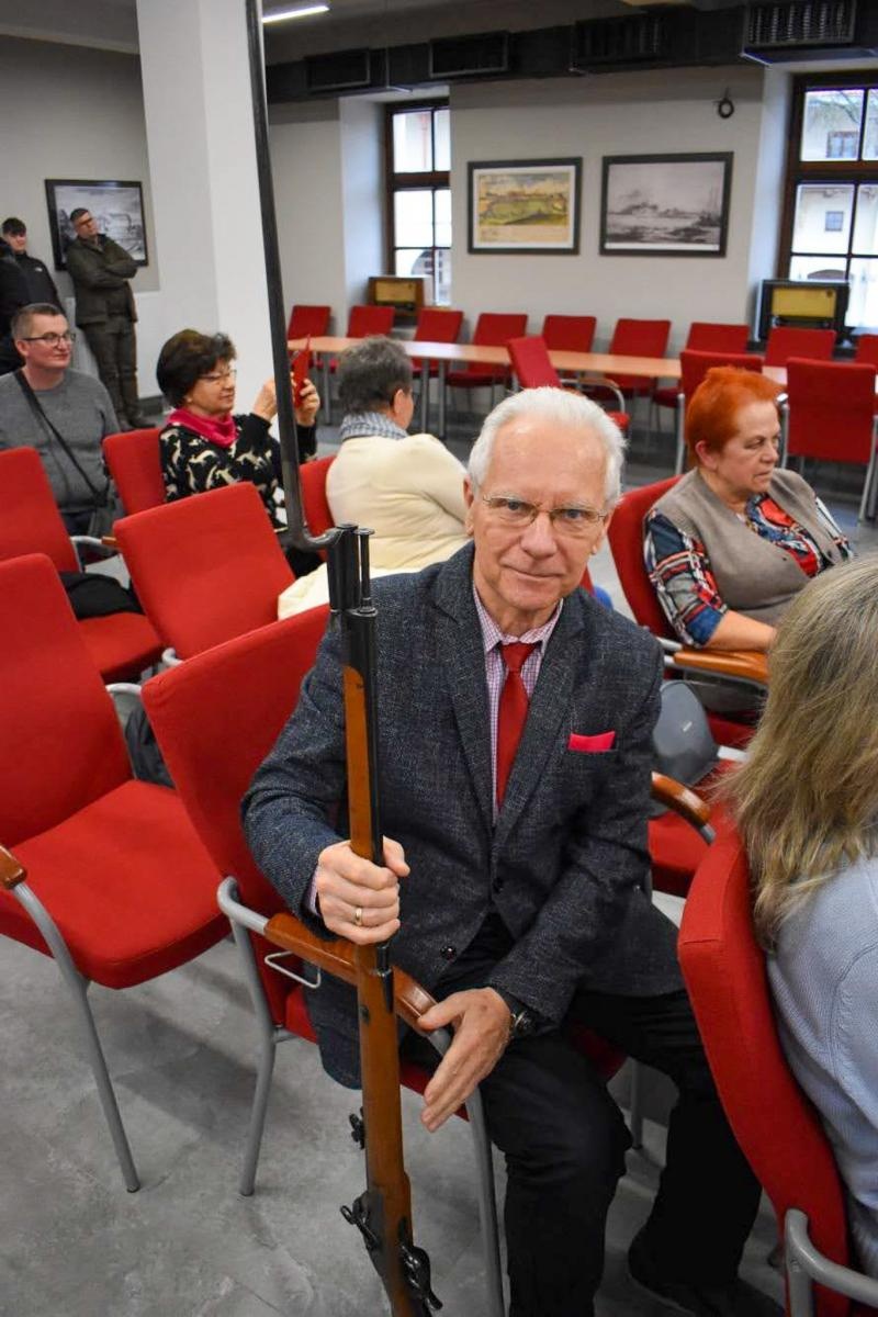 Zdjęcie w galerii na portalu naszraciborz.pl: Zapachy lasu i militaria na Zamku Piastowskim. Zamkowa niedziela z przyrodą i historią wiadomości z regionu