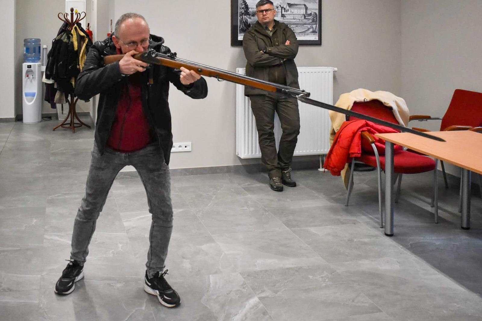 Zdjęcie w galerii na portalu naszraciborz.pl: Zapachy lasu i militaria na Zamku Piastowskim. Zamkowa niedziela z przyrodą i historią wiadomości z regionu