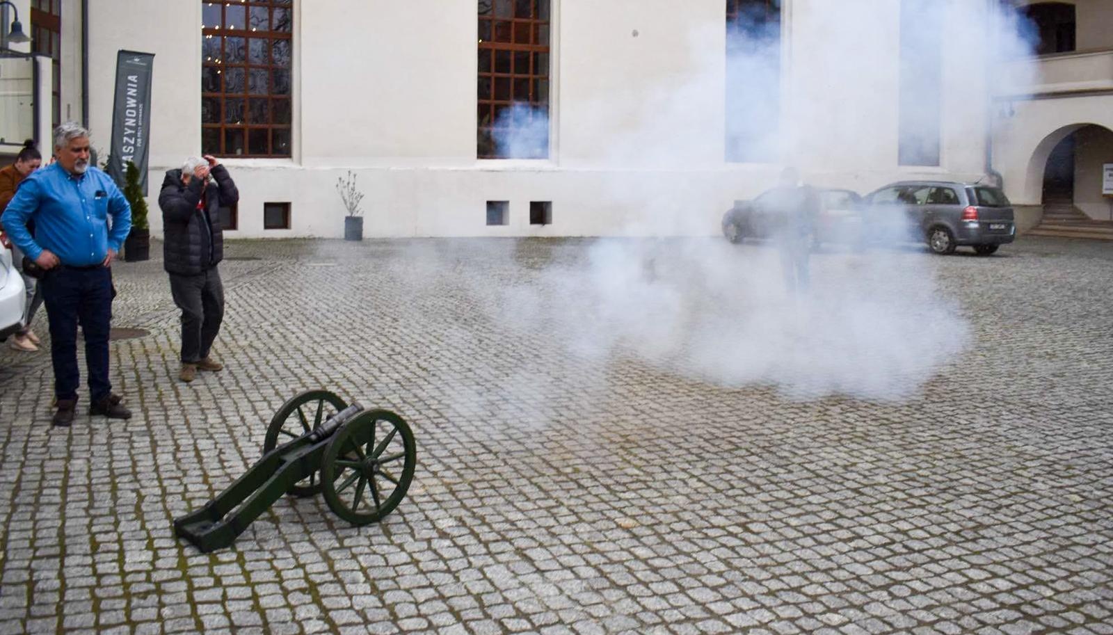 Zdjęcie w galerii na portalu naszraciborz.pl: Zapachy lasu i militaria na Zamku Piastowskim. Zamkowa niedziela z przyrodą i historią wiadomości z regionu