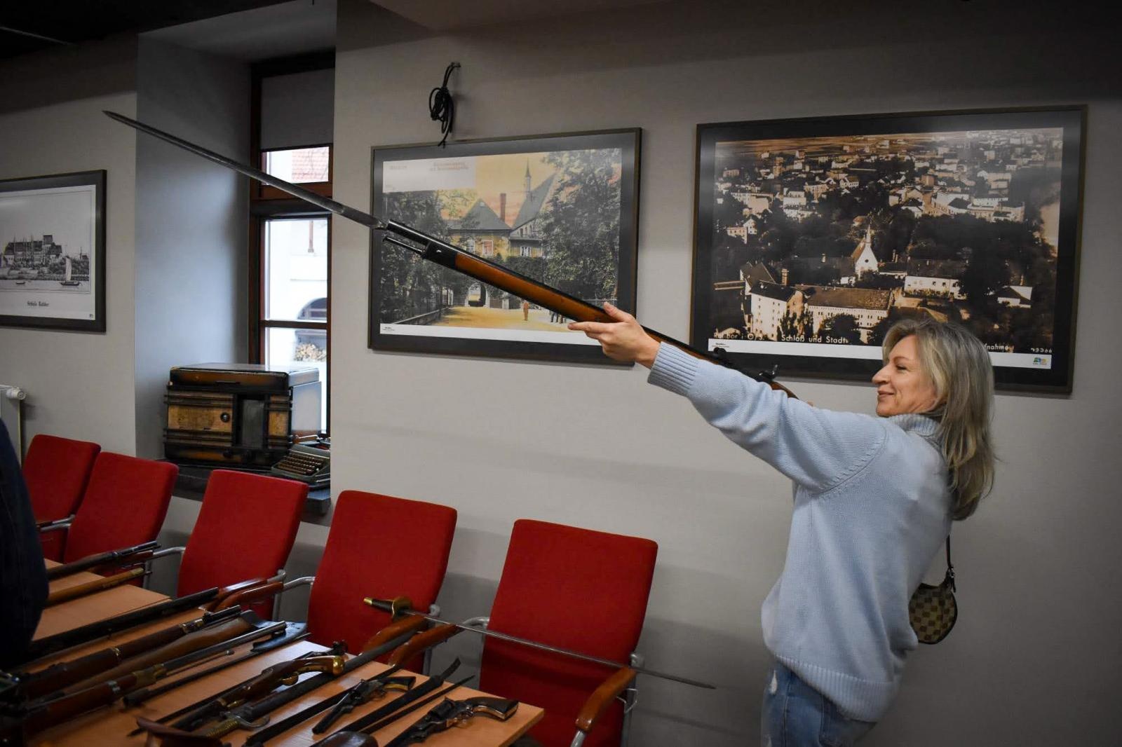 Zdjęcie w galerii na portalu naszraciborz.pl: Zapachy lasu i militaria na Zamku Piastowskim. Zamkowa niedziela z przyrodą i historią wiadomości z regionu