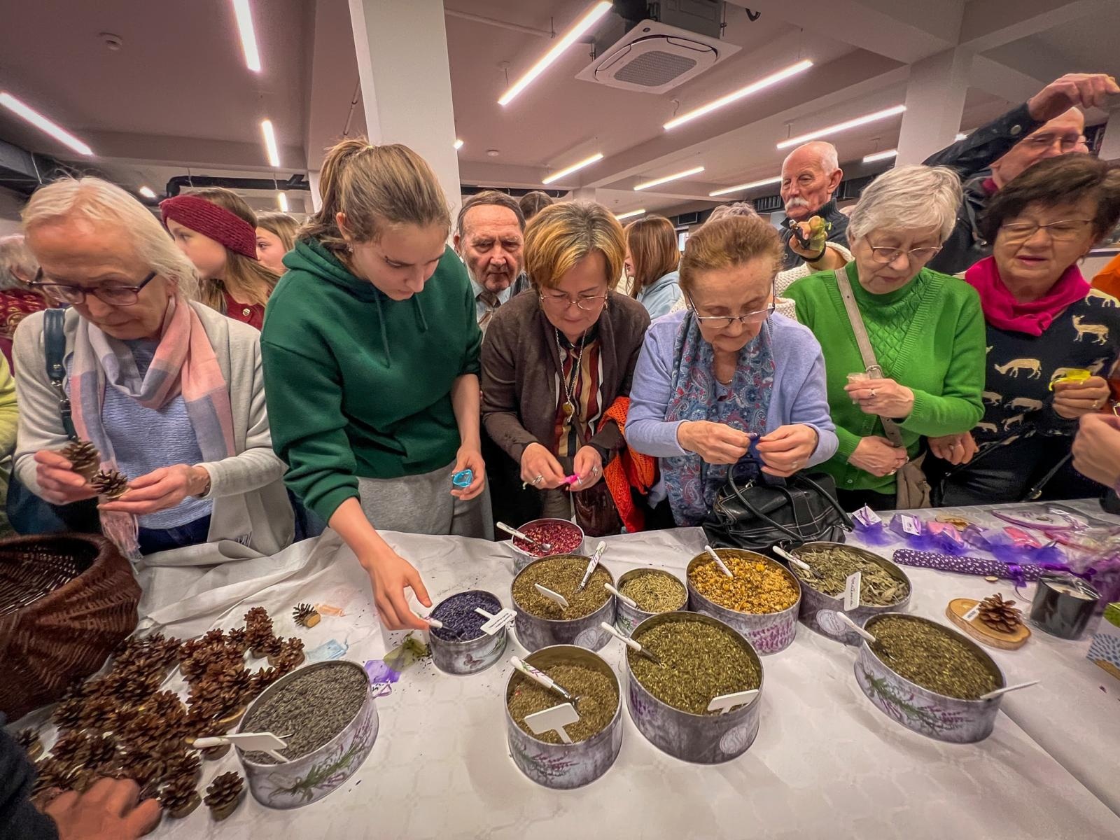 Zdjęcie w galerii na portalu naszraciborz.pl: Zapachy lasu i militaria na Zamku Piastowskim. Zamkowa niedziela z przyrodą i historią wiadomości z regionu