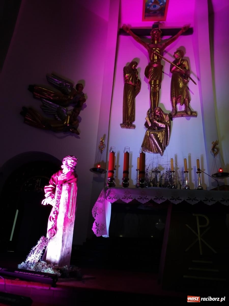 Zdjęcie w galerii na portalu naszraciborz.pl: Parafialne wydarzenia w Raciborzu z okazji 20. rocznicy śmierci JPII wiadomości z regionu