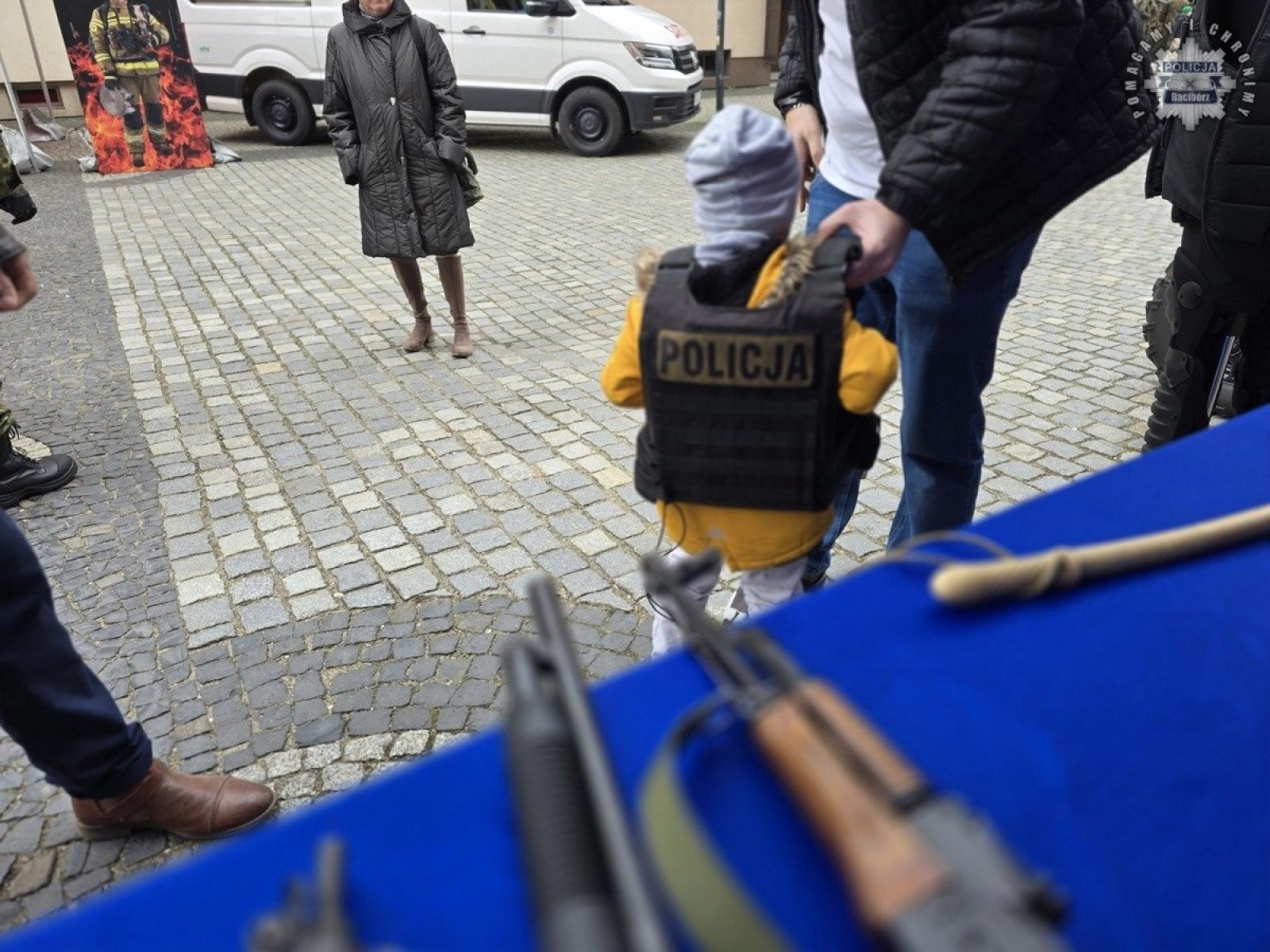 Zdjęcie w galerii na portalu naszraciborz.pl: Żołnierska przysięga z udziałem raciborskiej policji wiadomości z regionu