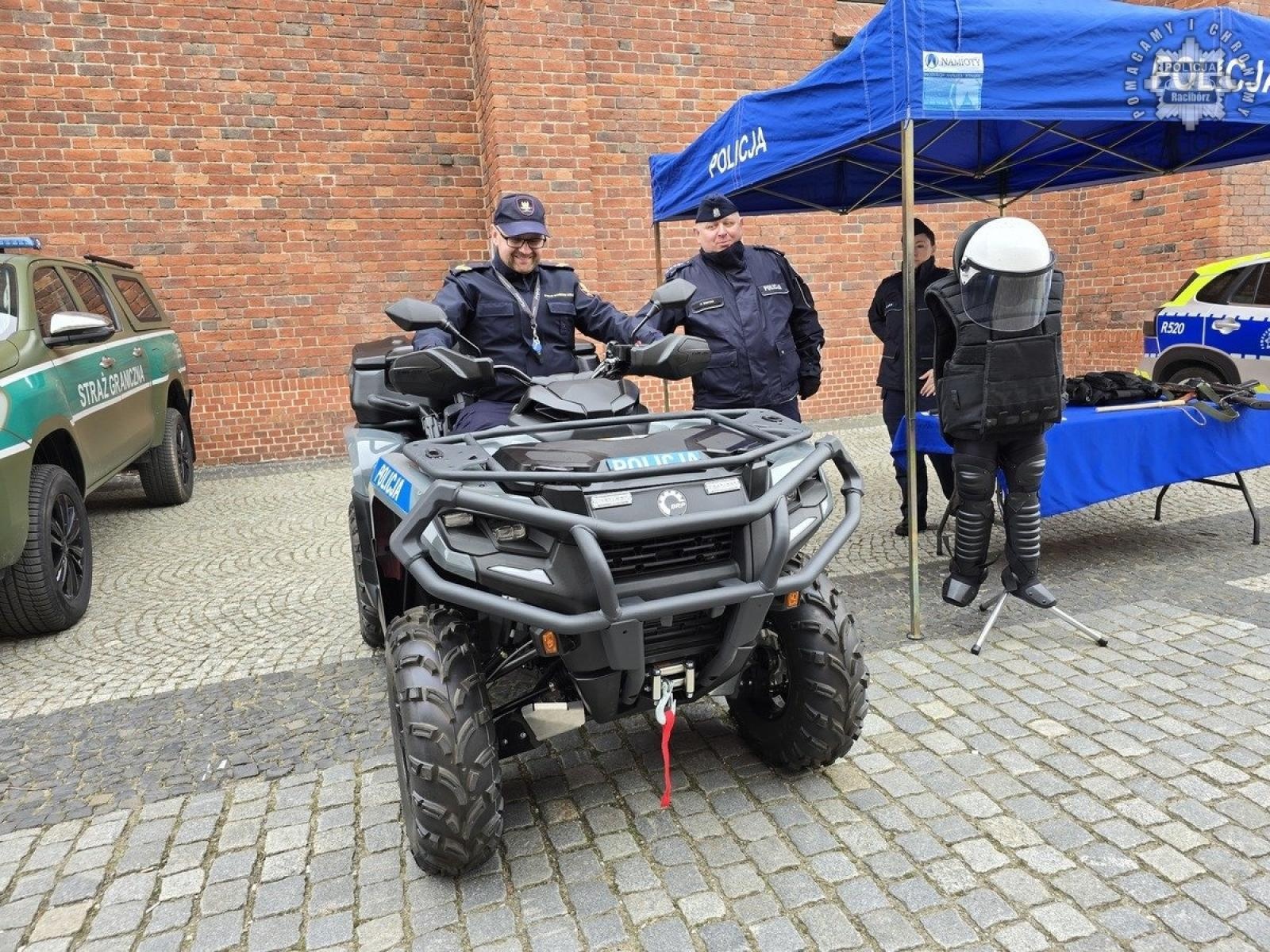 Zdjęcie w galerii na portalu naszraciborz.pl: Żołnierska przysięga z udziałem raciborskiej policji wiadomości z regionu