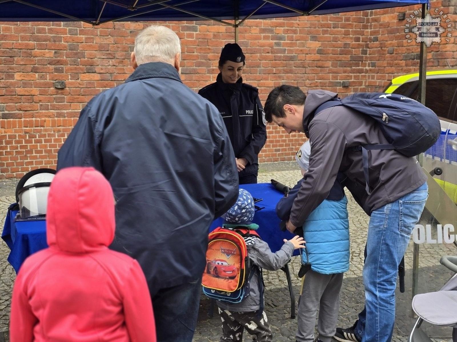 Zdjęcie w galerii na portalu naszraciborz.pl: Żołnierska przysięga z udziałem raciborskiej policji wiadomości z regionu