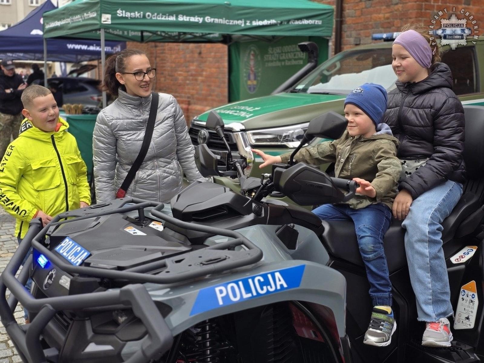 Zdjęcie w galerii na portalu naszraciborz.pl: Żołnierska przysięga z udziałem raciborskiej policji wiadomości z regionu